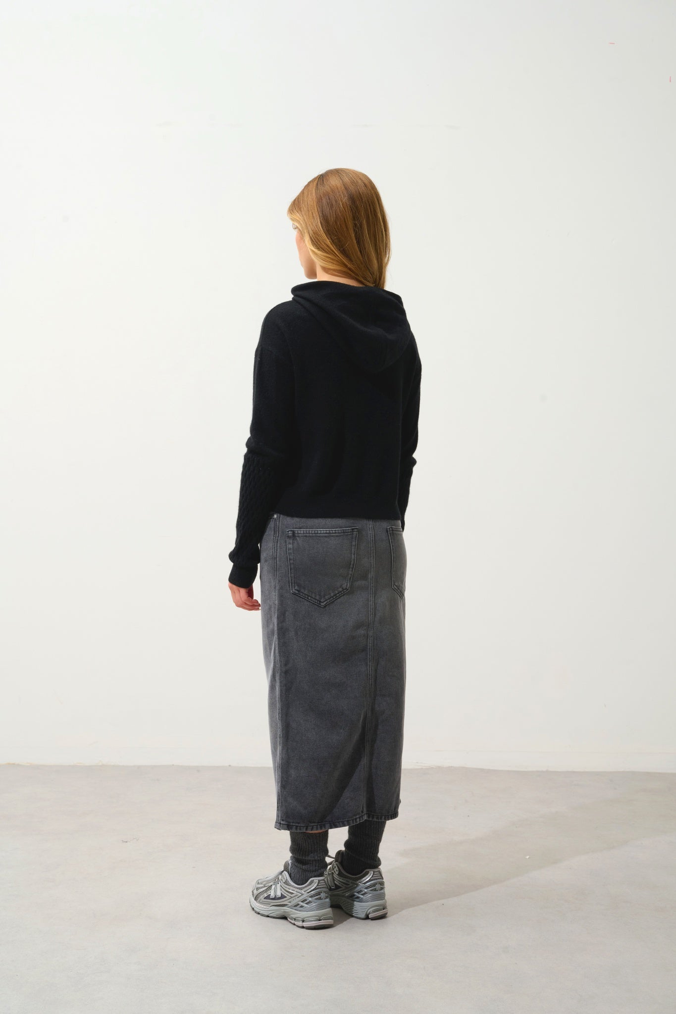 ELOWEN pull capuche noir 100% cachemire