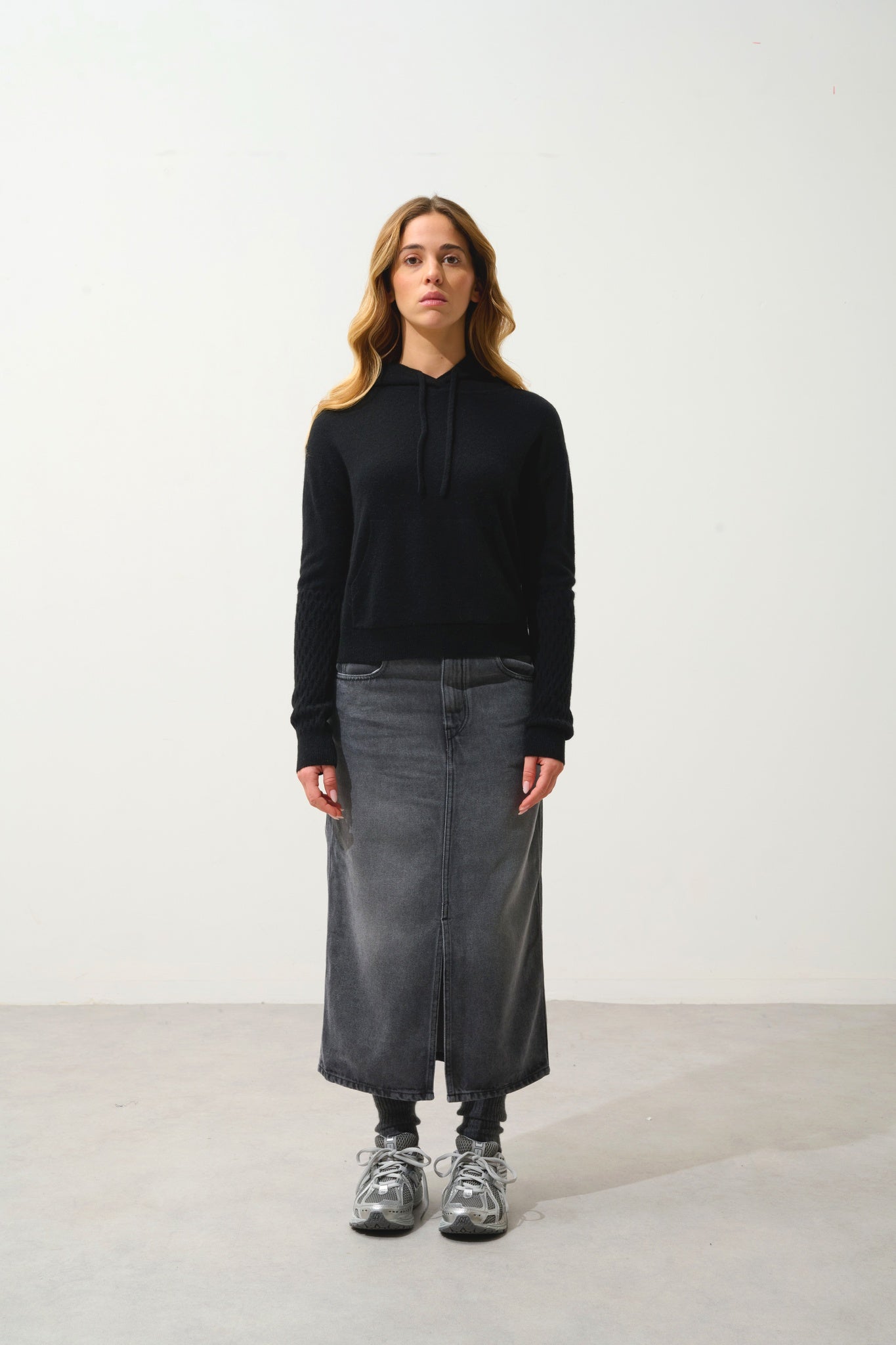 ELOWEN pull capuche noir 100% cachemire