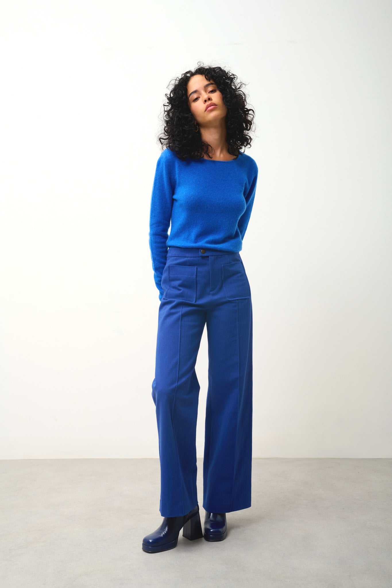 EPÉNA pull col rond bleu électrique 100% cachemire