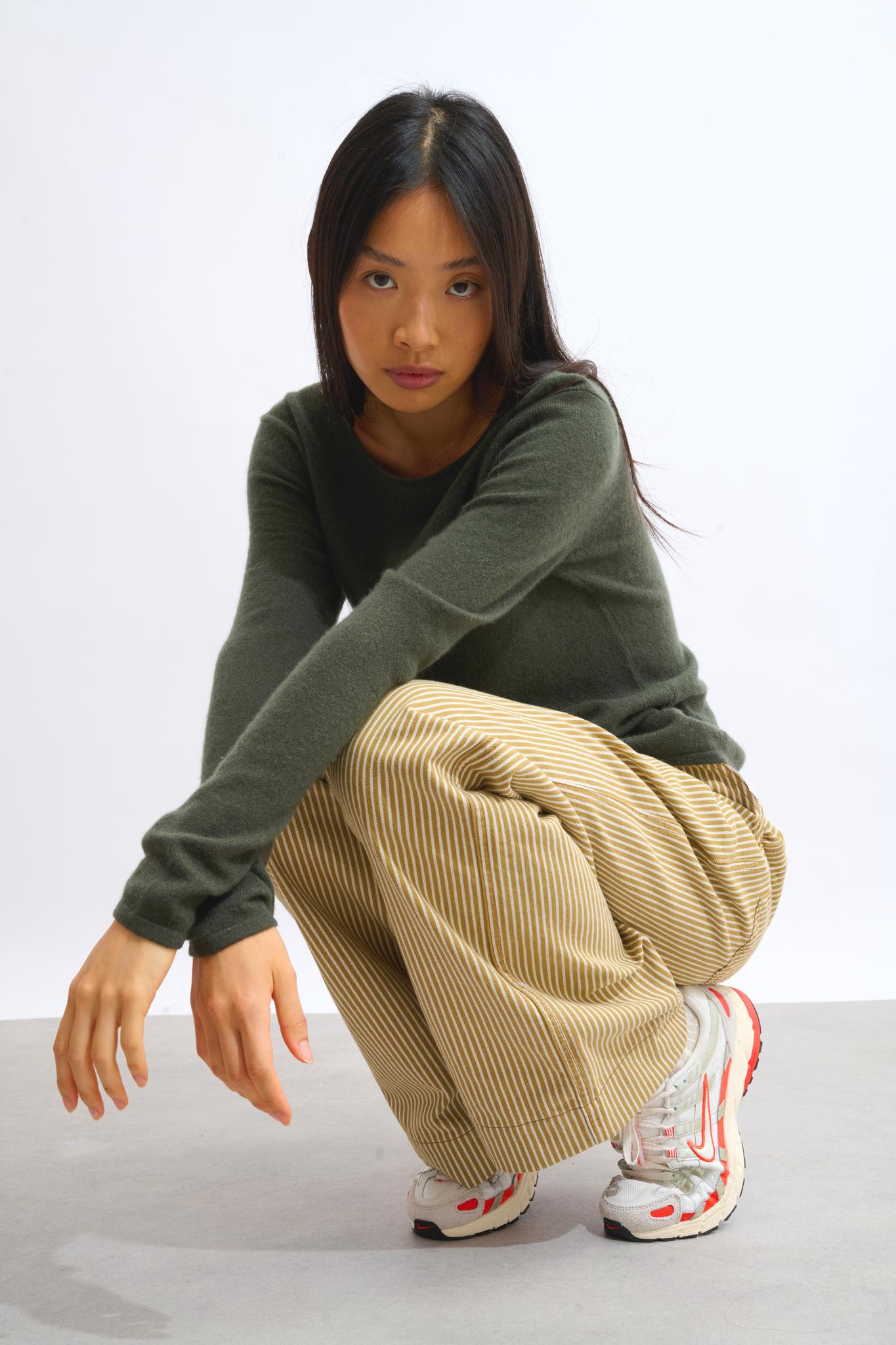 EPÉNA khaki round-neck sweater 100% cashmere