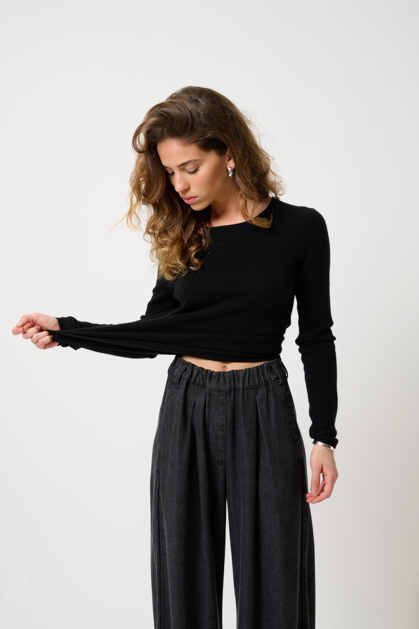 EPÉNA black round-neck sweater 100% cashmere