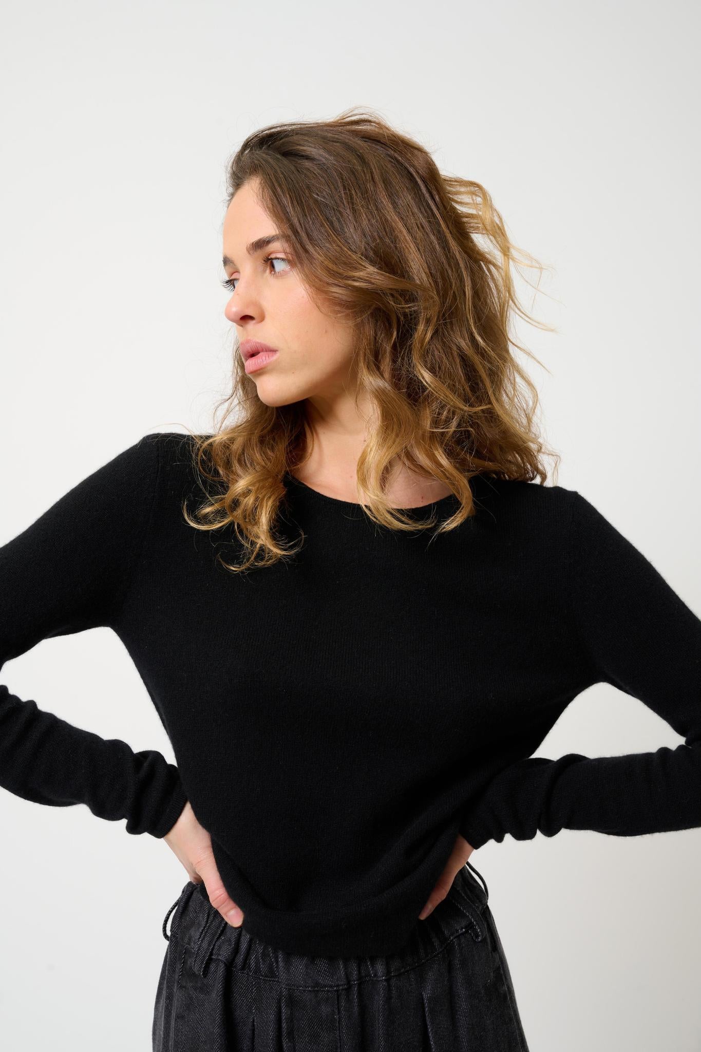 EPÉNA black round-neck sweater 100% cashmere