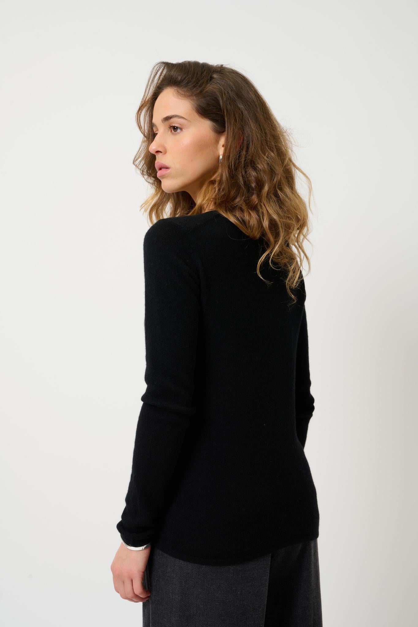 EPÉNA black round-neck sweater 100% cashmere