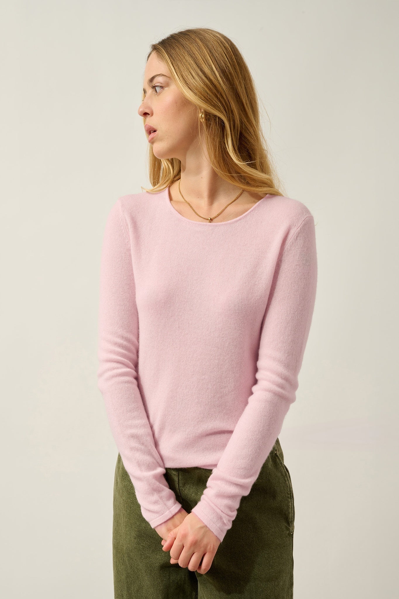 EPÉNA round-neck sweater powder 100% cashmere