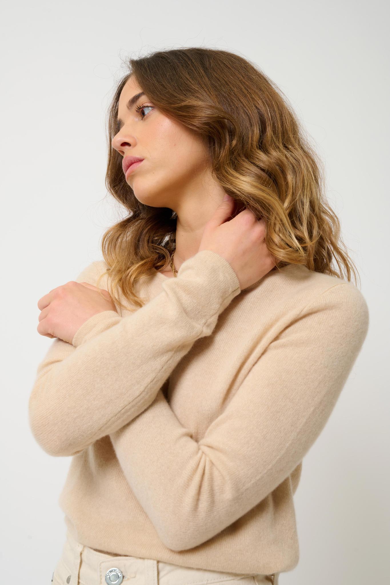 EPÉNA round-neck sweater sand 100% cashmere