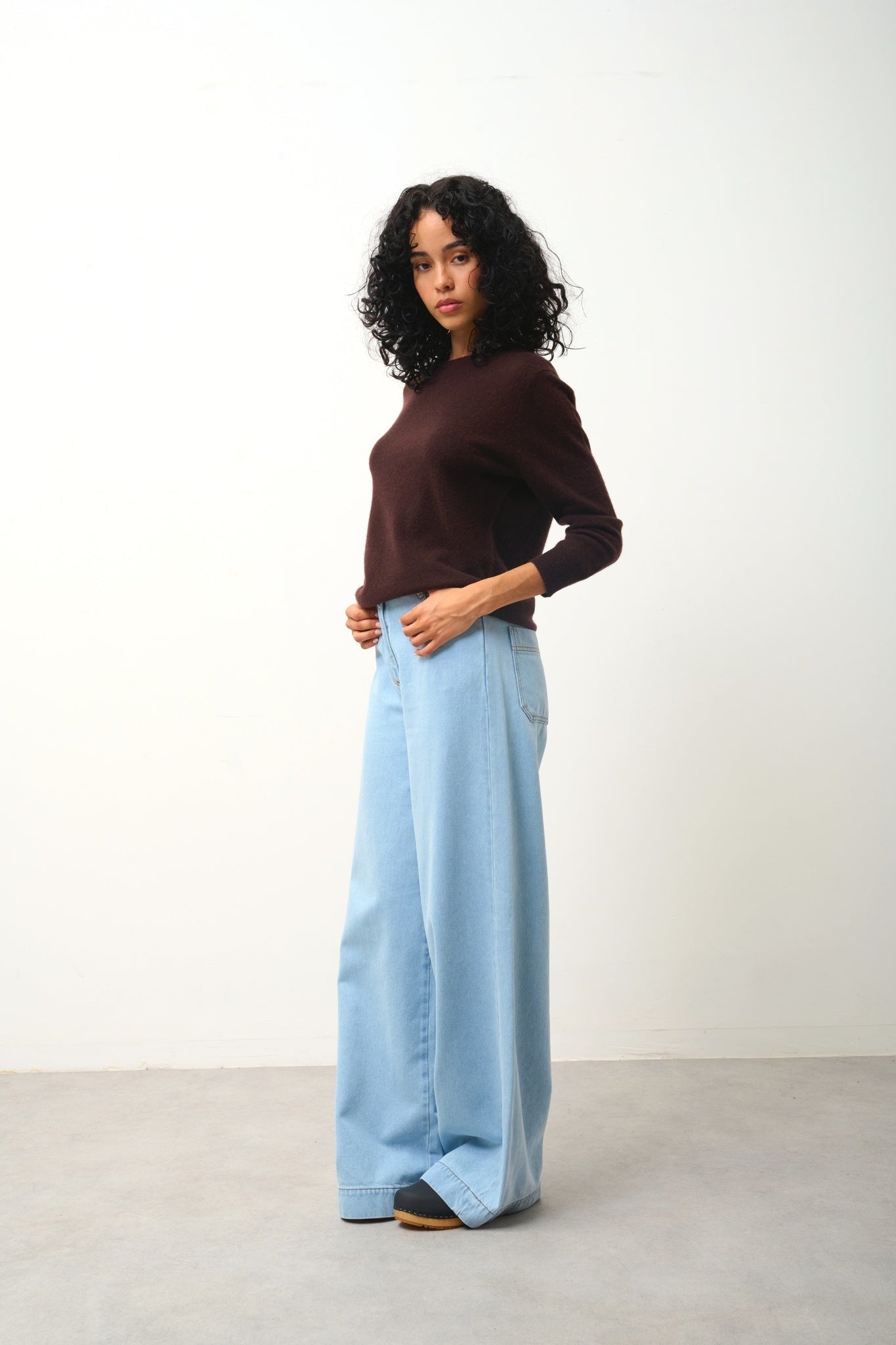 ESTARIS round-neck sweater with buttons on the back 100% cashmere