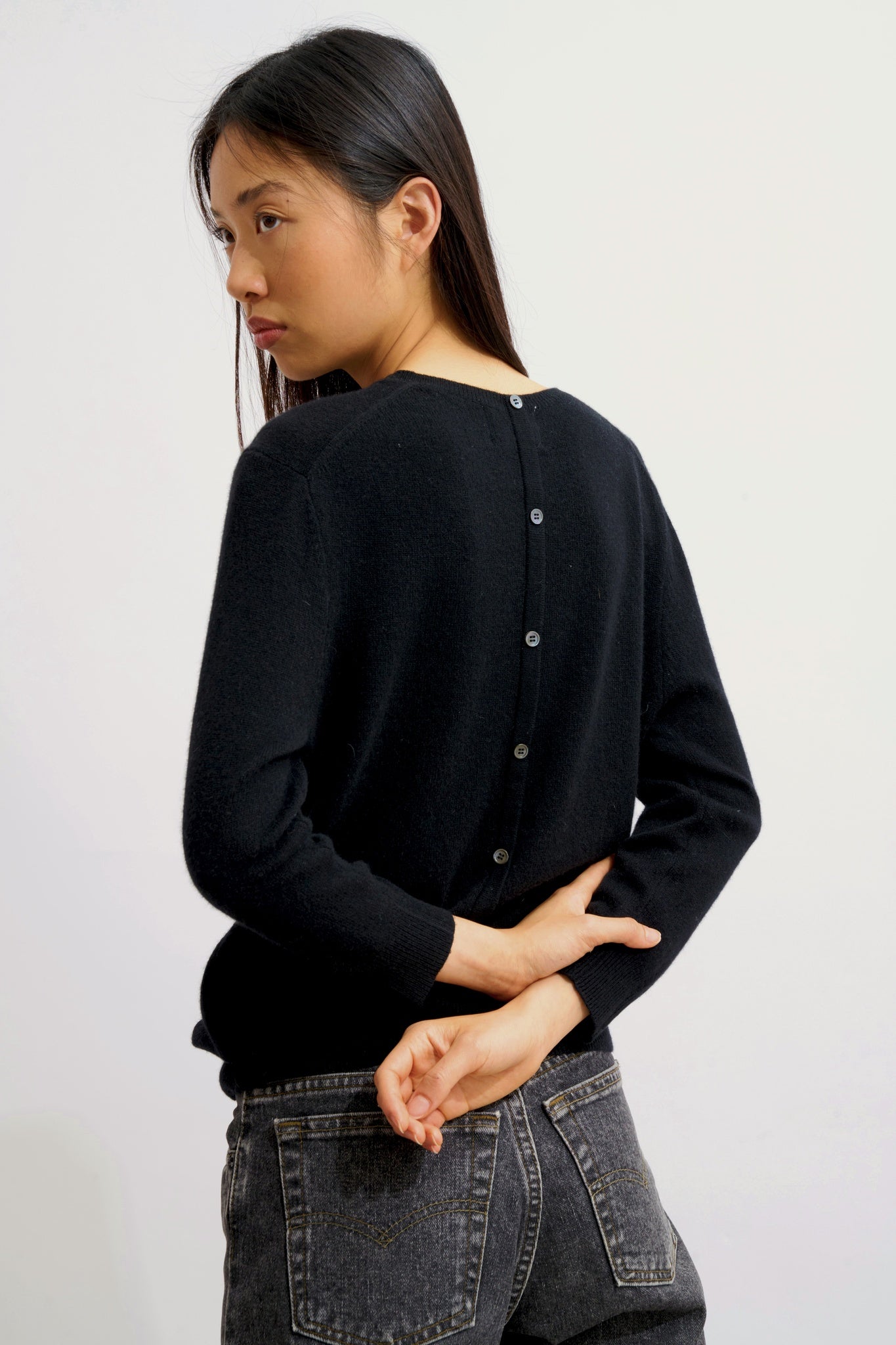 ESTARIS Pullover Rundhalsausschnitt geknöpft Rücken schwarz 100% Kaschmir