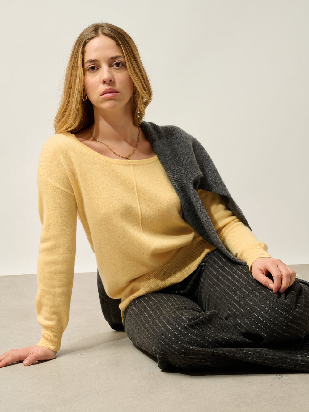 FARAUT Pullover mit Rundhalsausschnitt in Vanille aus 100% Kaschmir