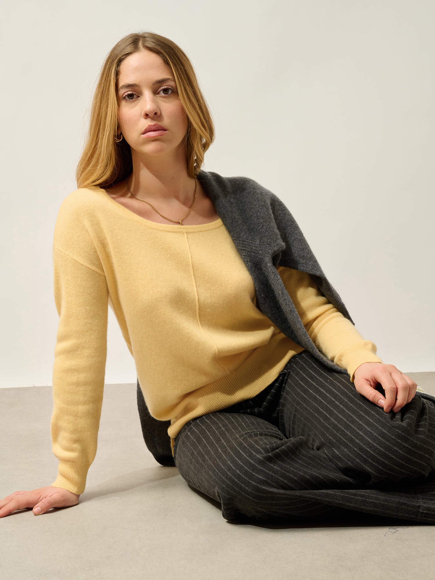 FARAUT Pullover mit Rundhalsausschnitt in Vanille aus 100% Kaschmir