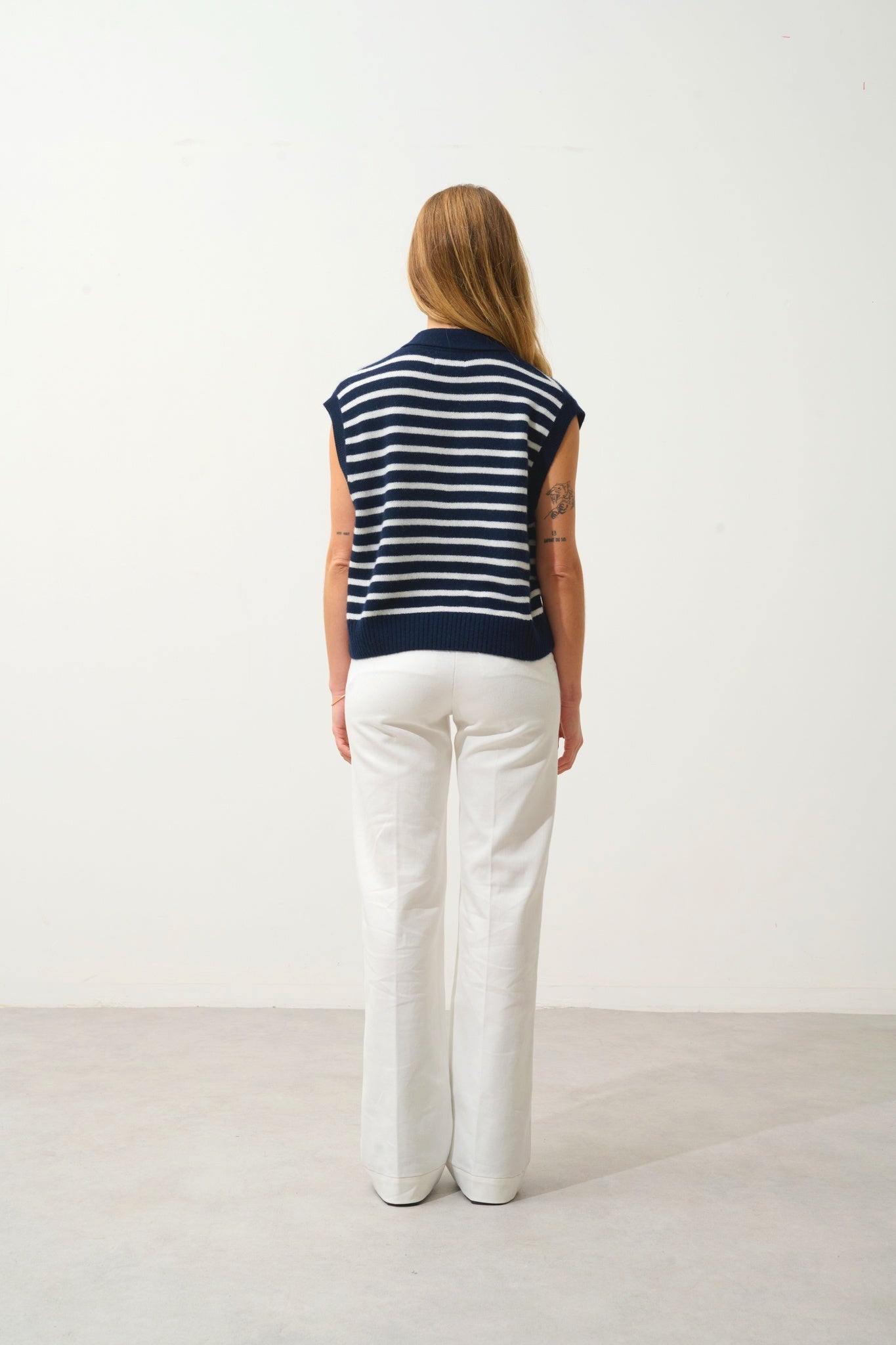 FELINA pull col polo ouvert sans manches 4 fils bi-color navy/ivoire 100% cachemire