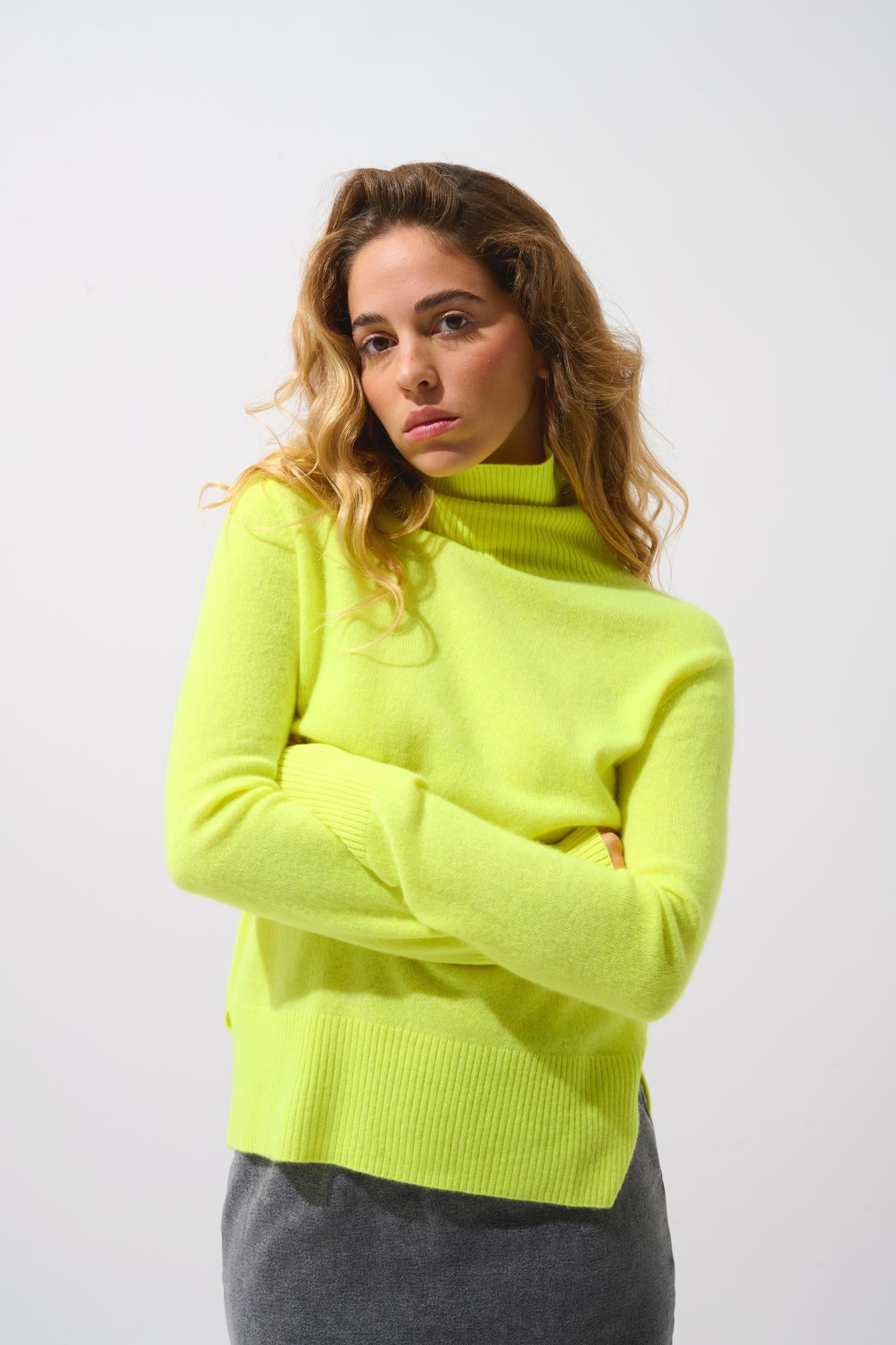 FORNET pull col roulé jaune fluo 100% cachemire
