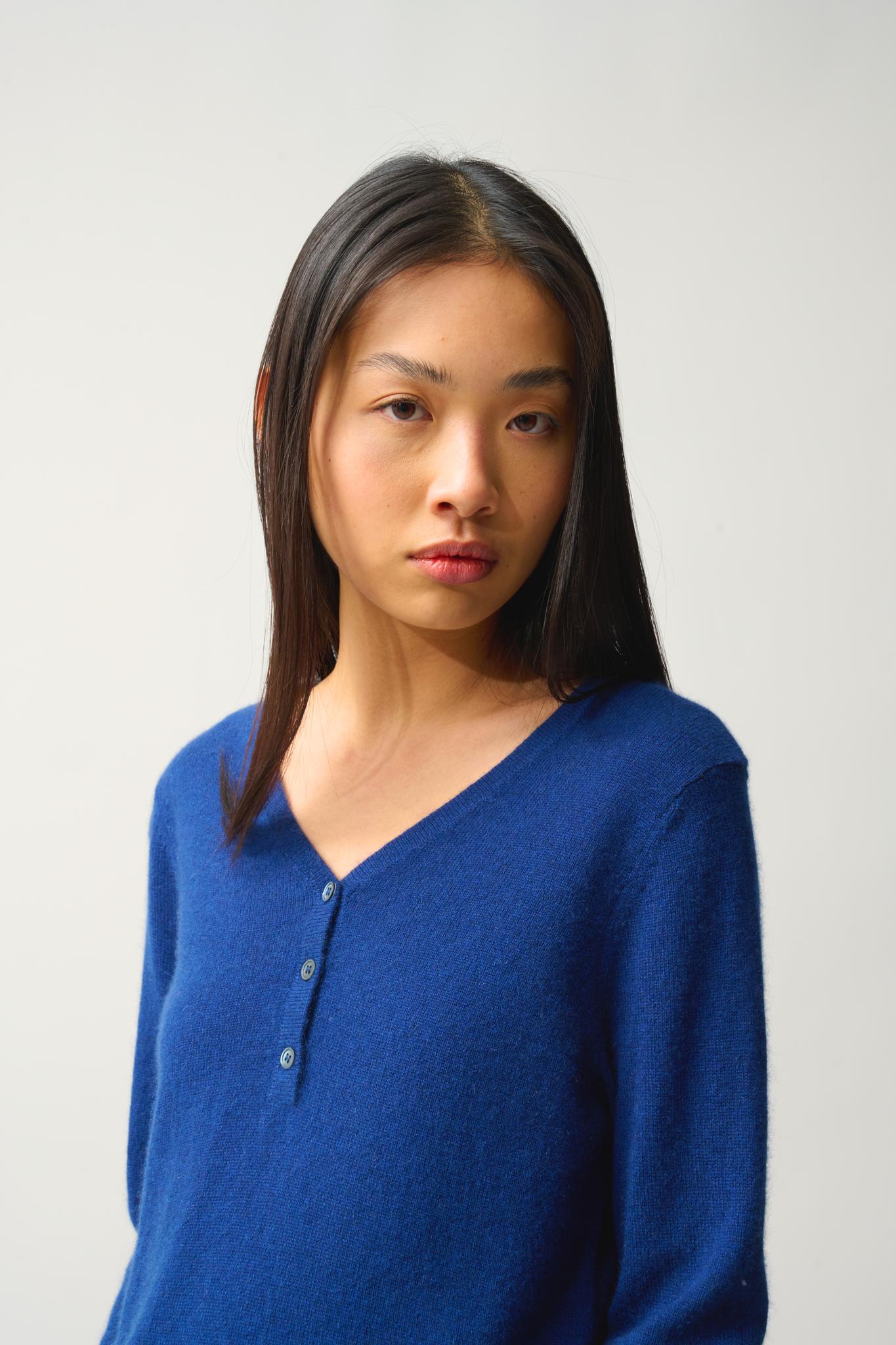 GABLE Pullover mit V-Ausschnitt und Knöpfen Mitternacht 100% Kaschmir