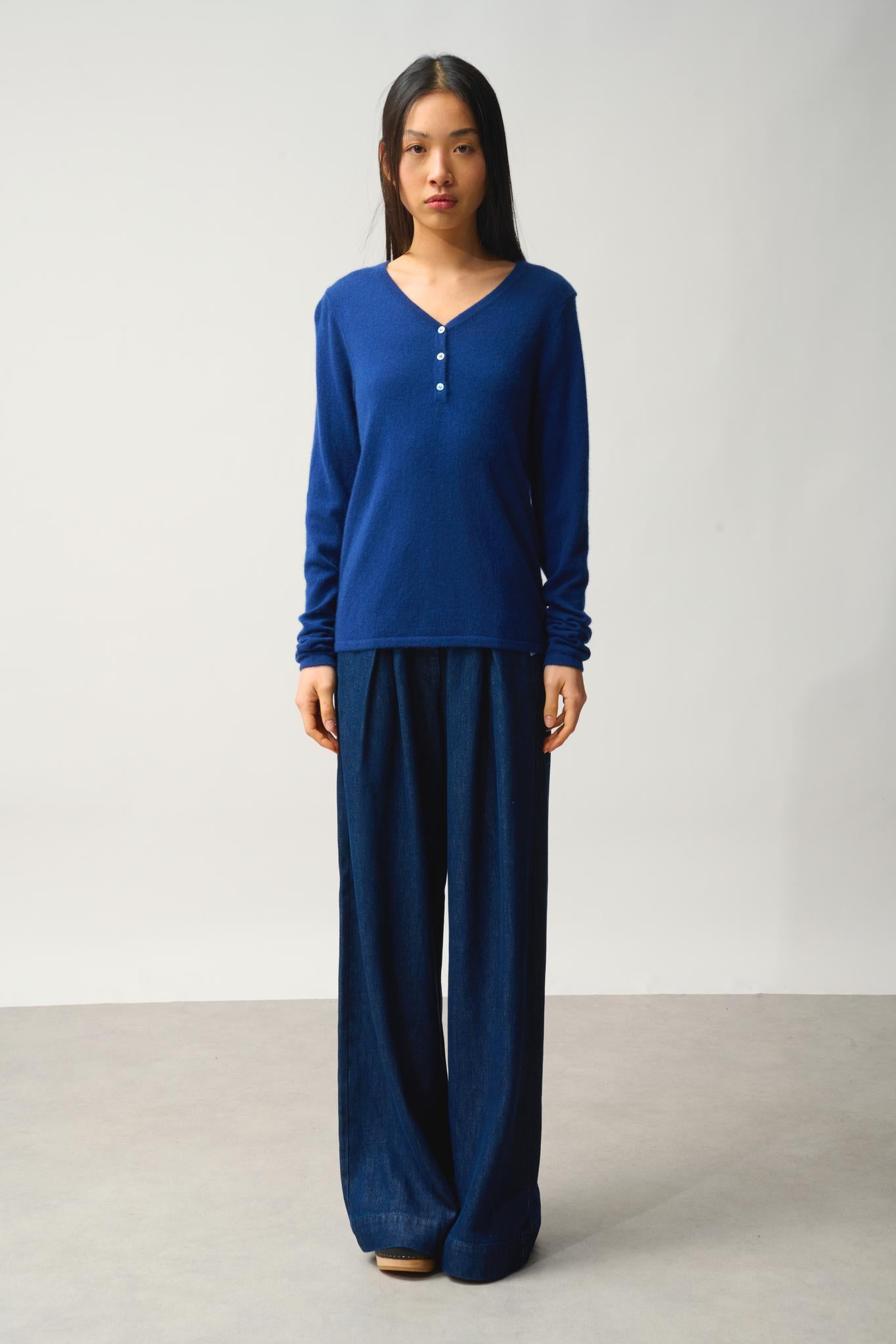 GABLE Pullover mit V-Ausschnitt und Knöpfen Mitternacht 100% Kaschmir