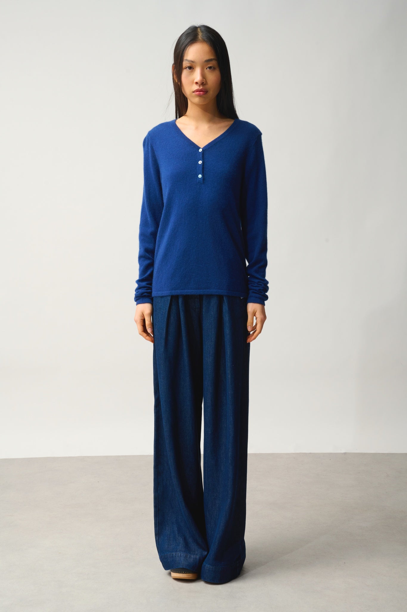 GABLE pull col v boutonné minuit 100% cachemire