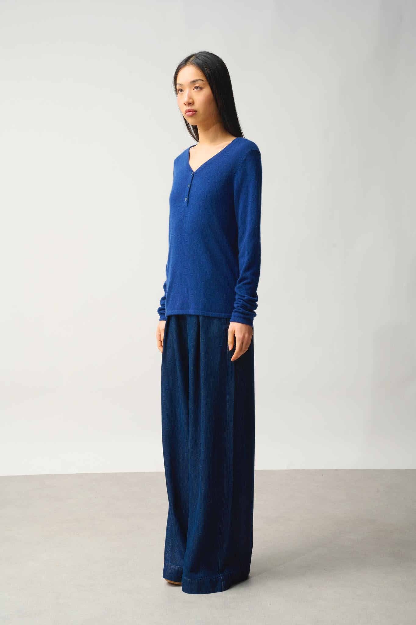 GABLE Pullover mit V-Ausschnitt und Knöpfen Mitternacht 100% Kaschmir