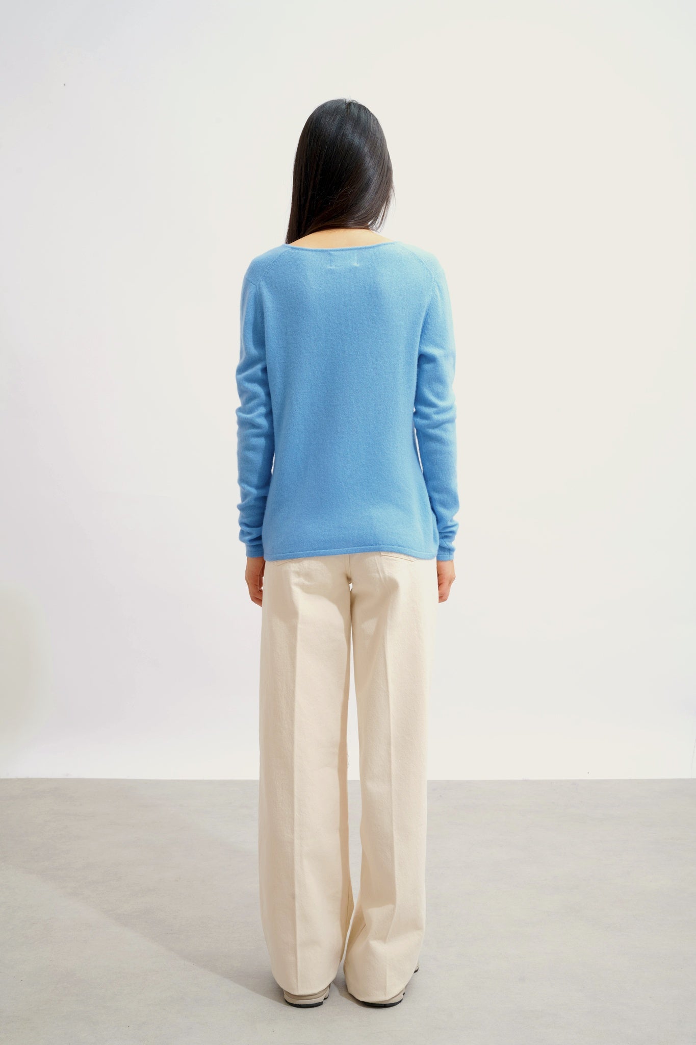 GALISE baby blue v-neck sweater 100% cashmere