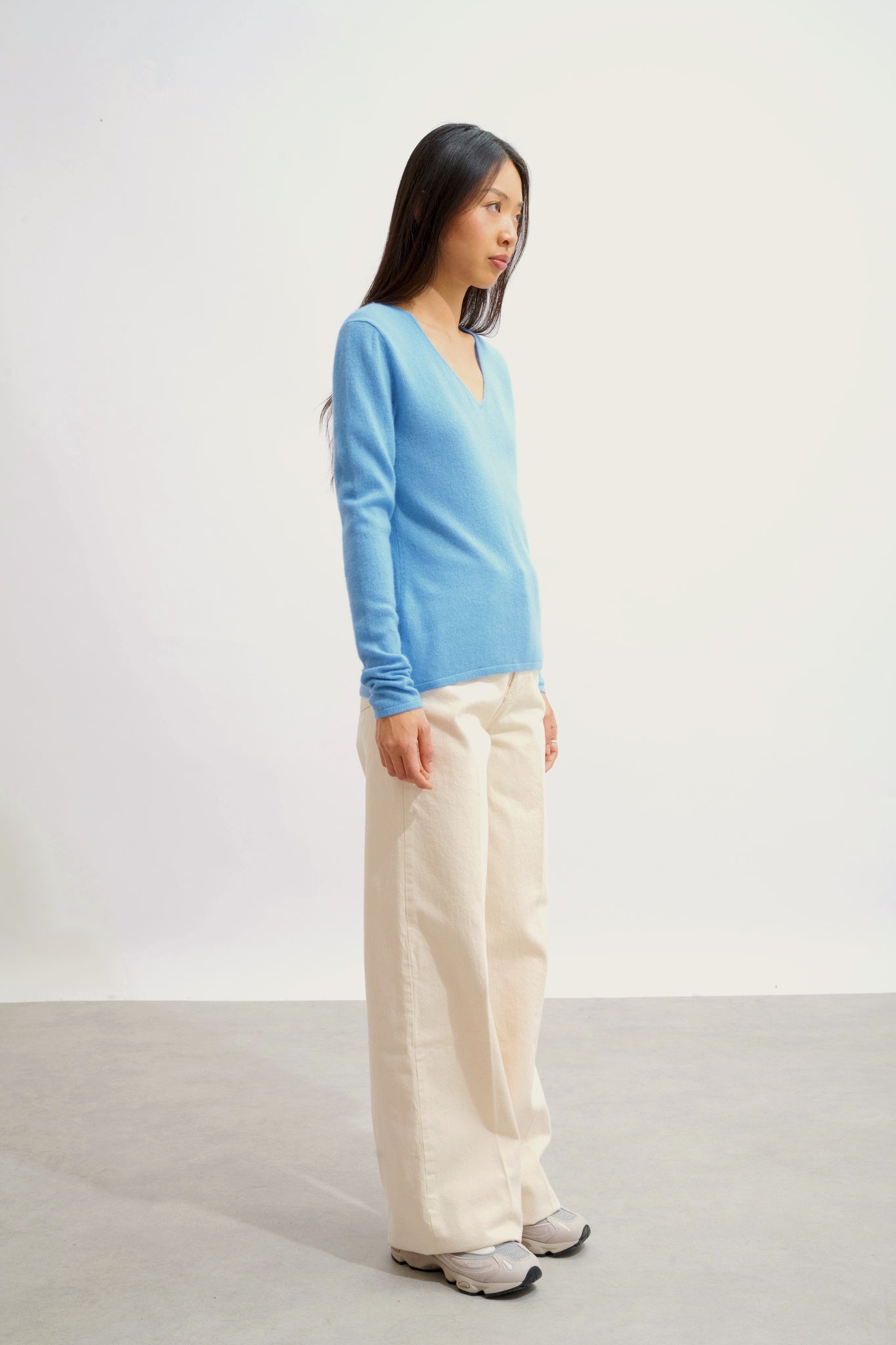 GALISE baby blue v-neck sweater 100% cashmere