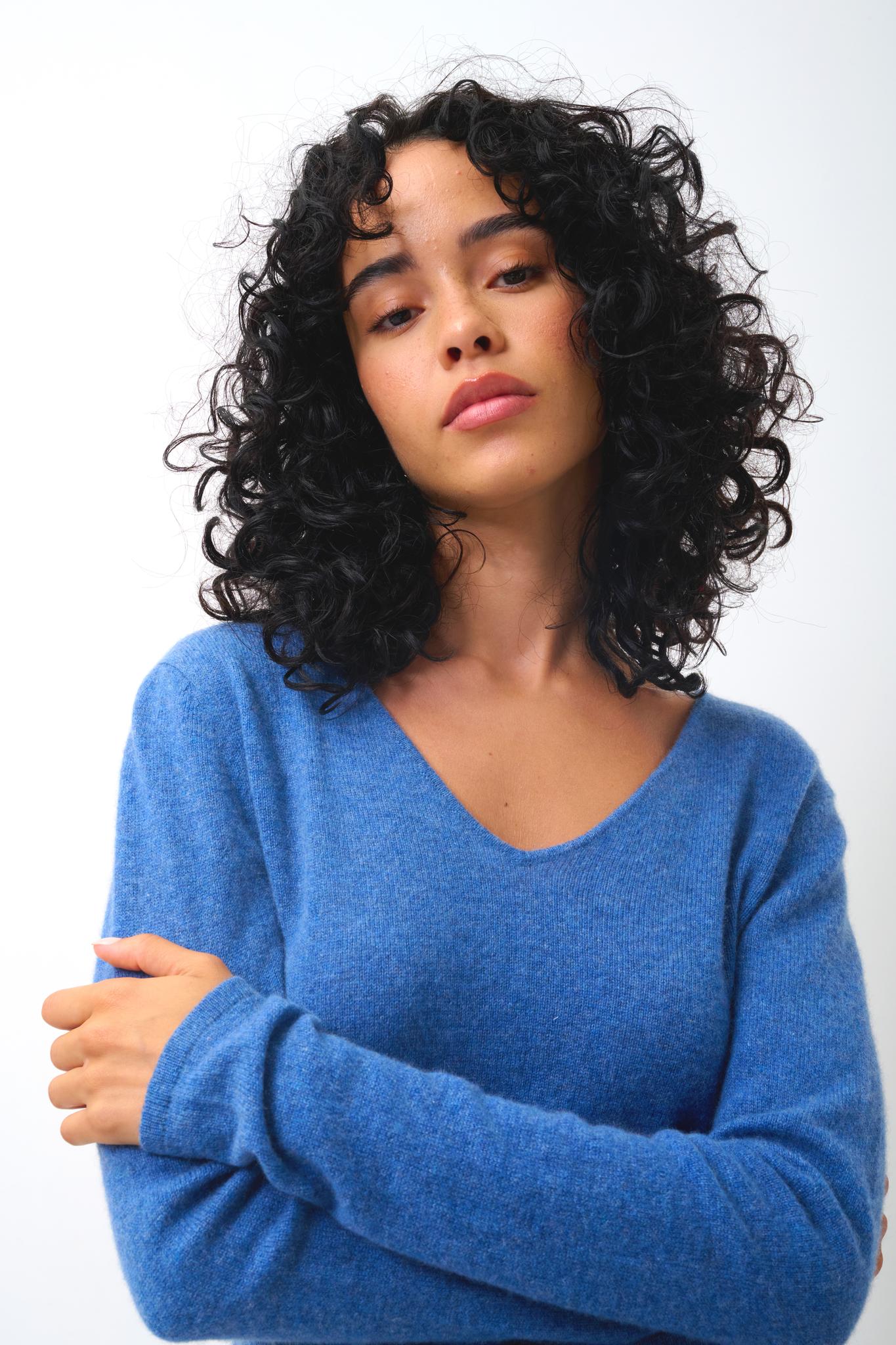 GALISE pull col v bleu denim 100% cachemire