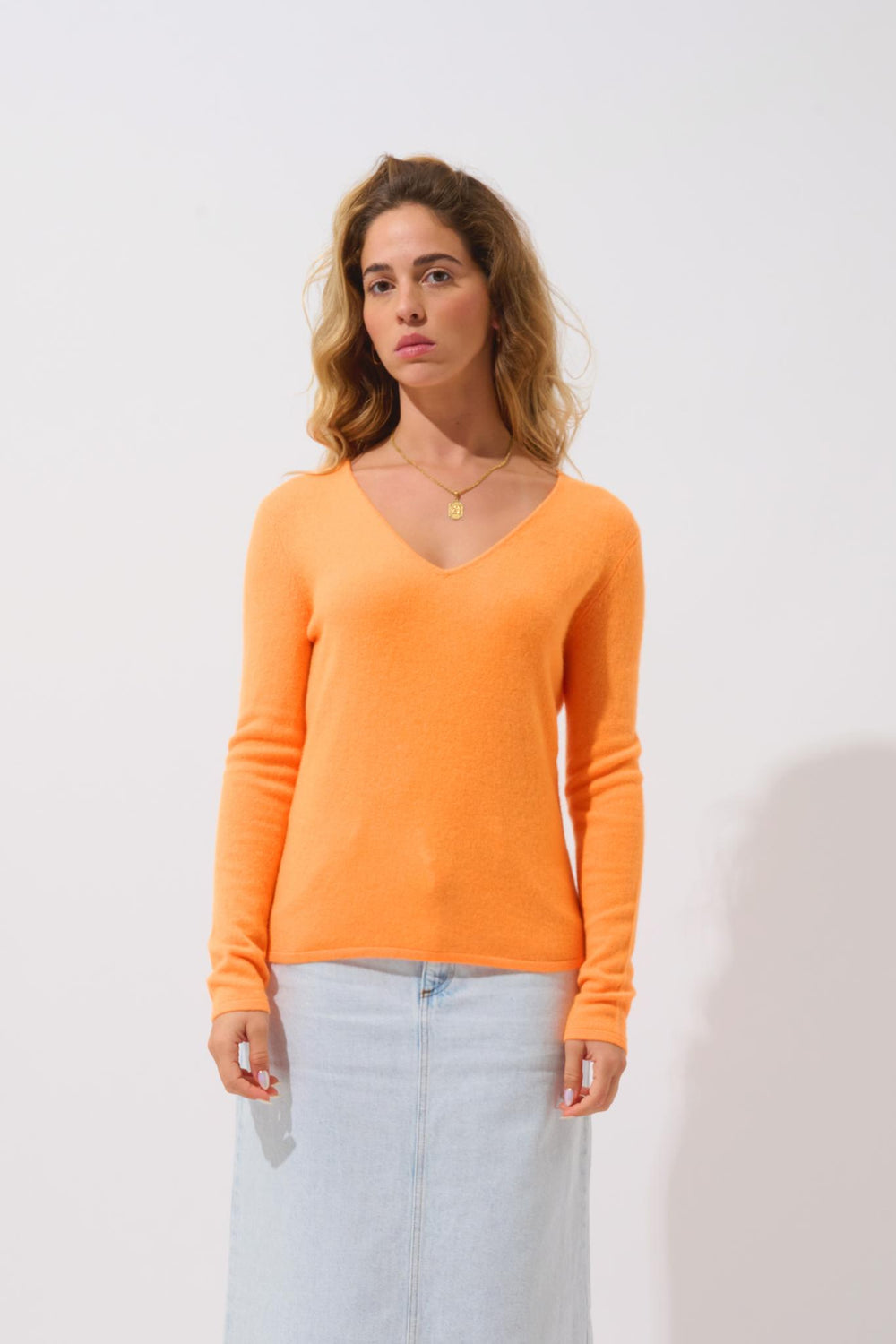 GALISE Pullover mit V-Ausschnitt in Neon-Mandarine aus 100% Kaschmir