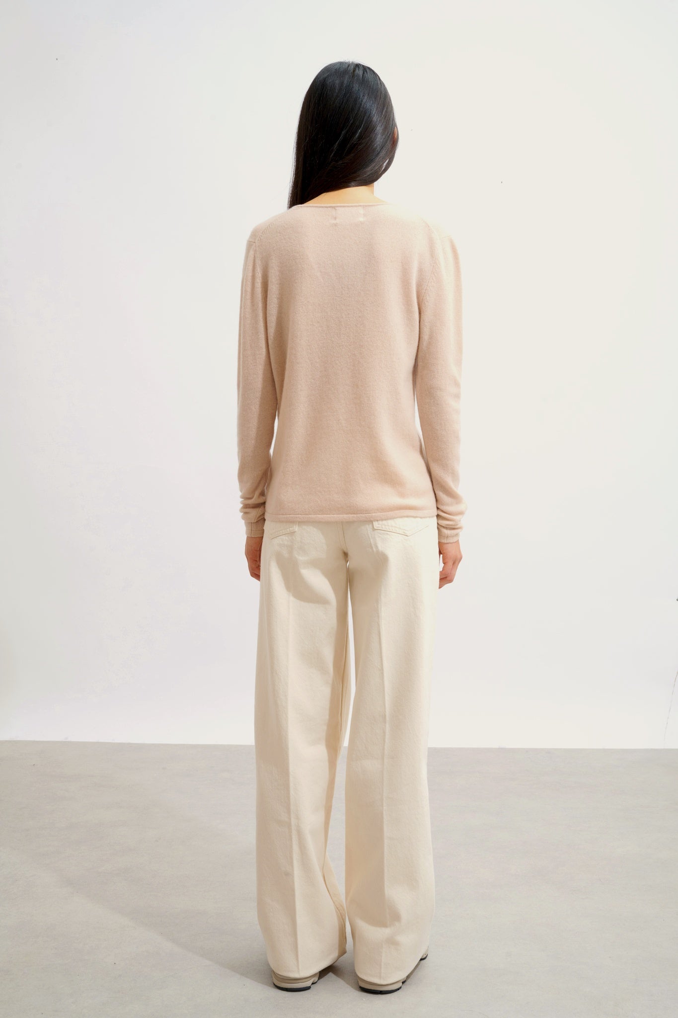 GALISE Pullover mit V-Ausschnitt in Nude aus 100% Kaschmir