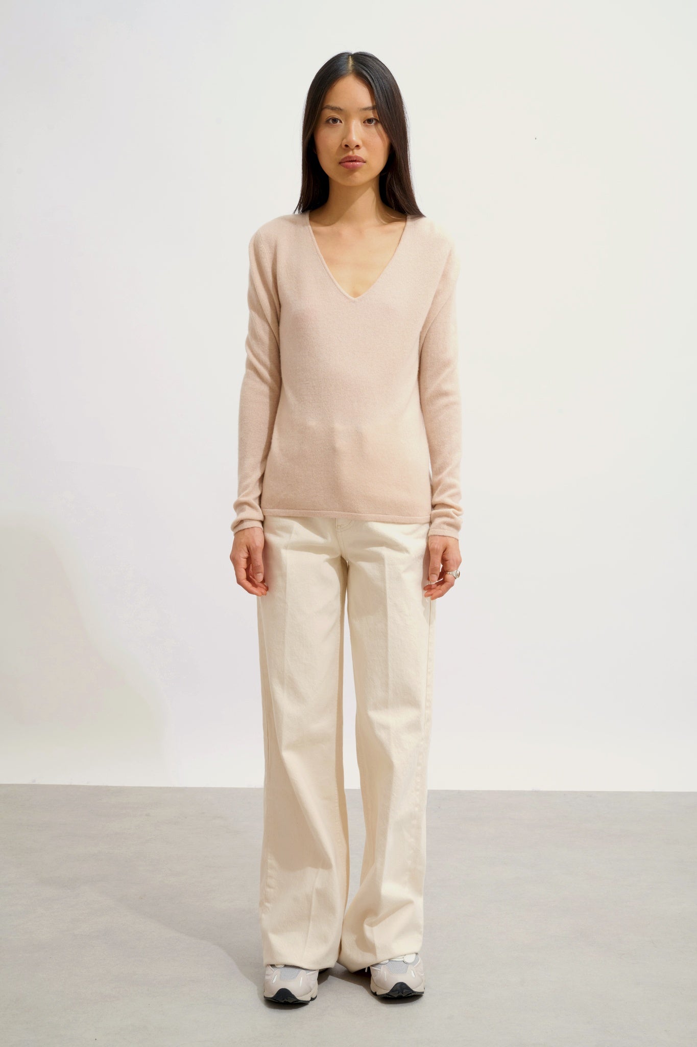 GALISE Pullover mit V-Ausschnitt in Nude aus 100% Kaschmir