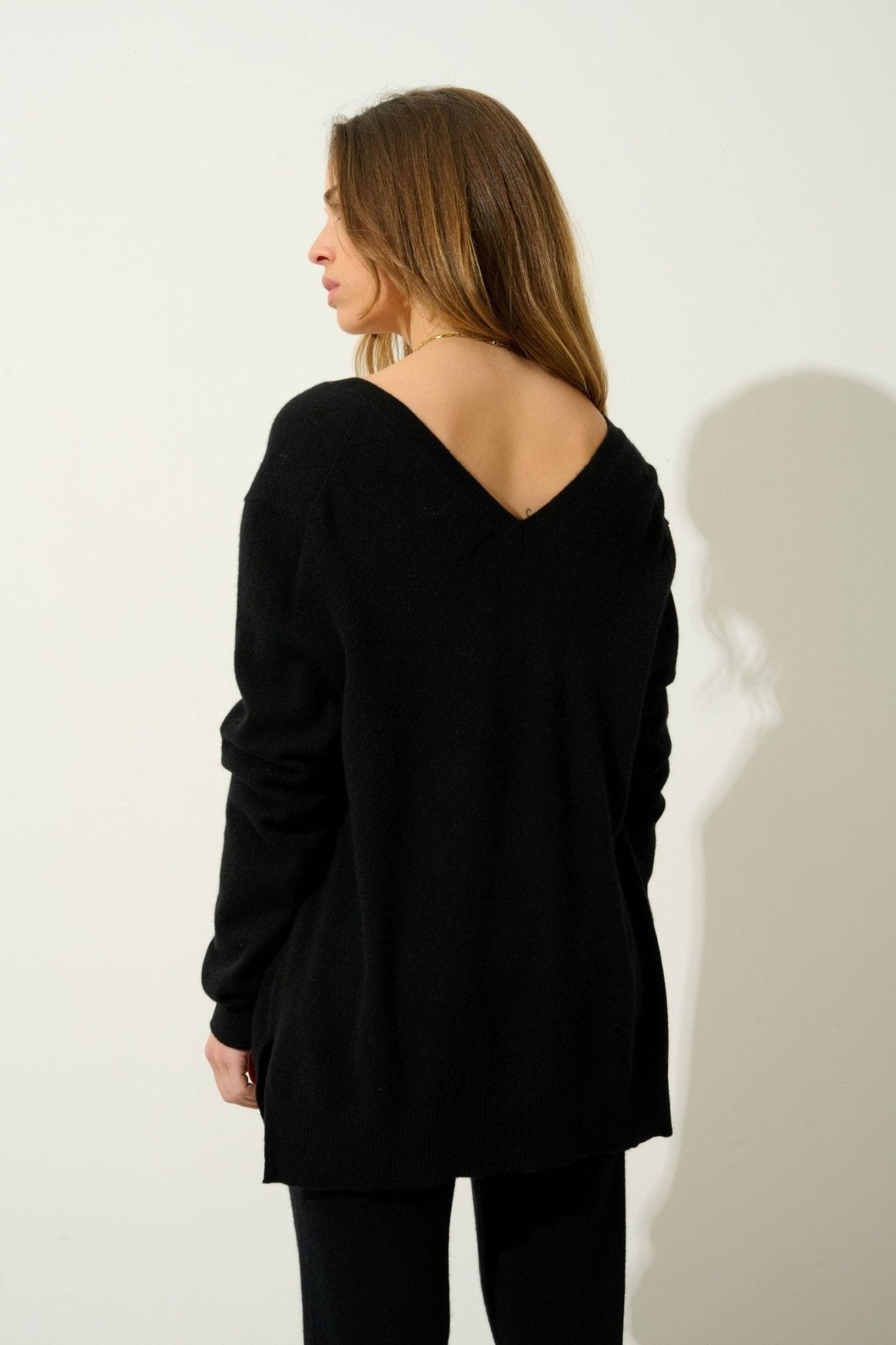 GIEGN V-Ausschnitt Pullover vorne und hinten schwarz 100% Kaschmir