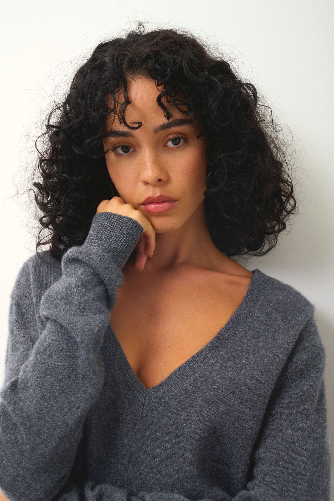 GIEGN V-Ausschnitt Pullover vorne und hinten Anthrazit meliert 100% Kaschmir