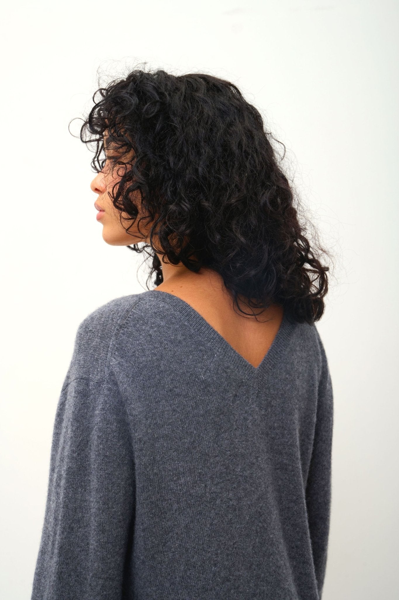 GIEGN V-Ausschnitt Pullover vorne und hinten Anthrazit meliert 100% Kaschmir