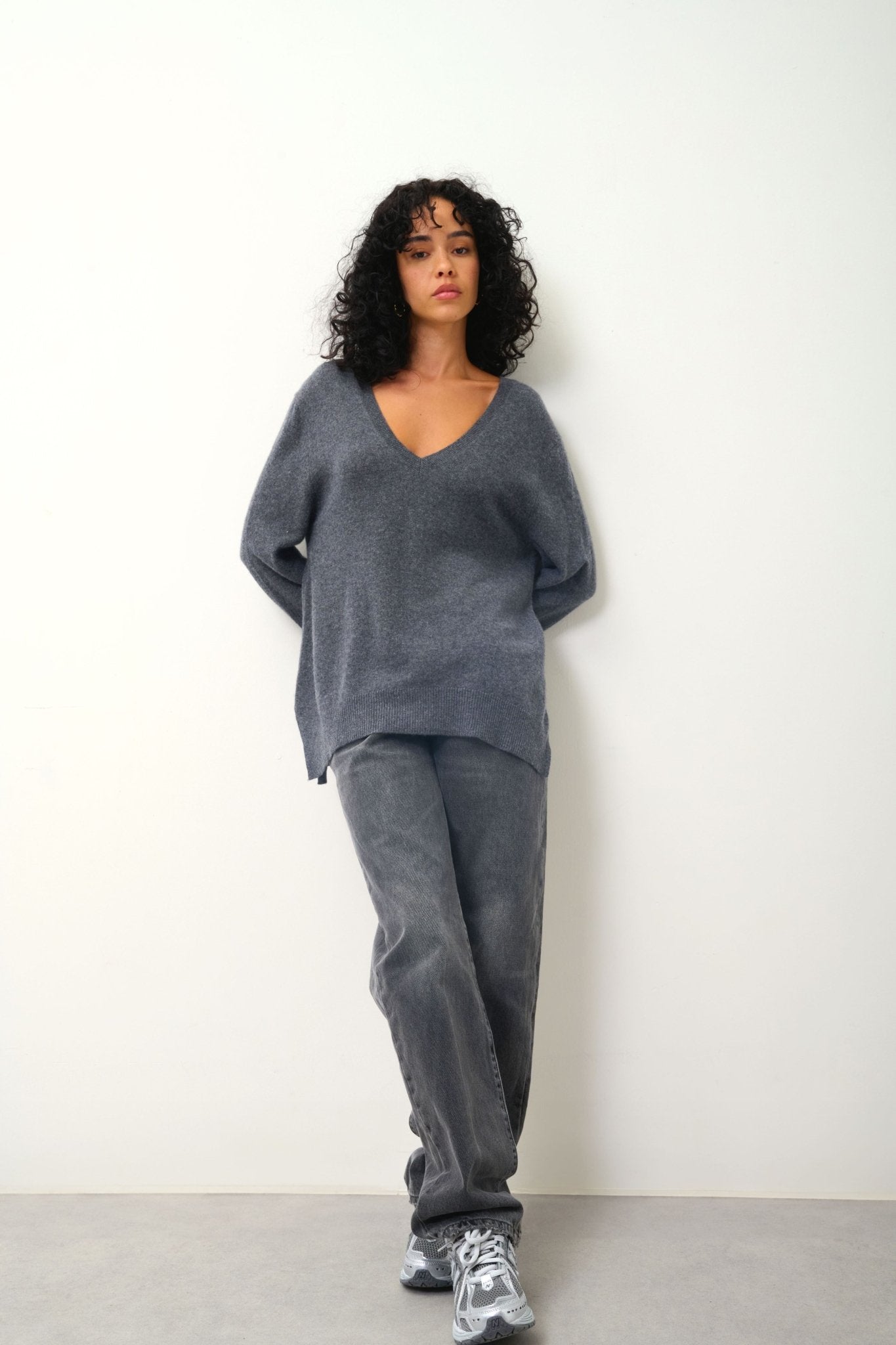 GIEGN V-Ausschnitt Pullover vorne und hinten Anthrazit meliert 100% Kaschmir