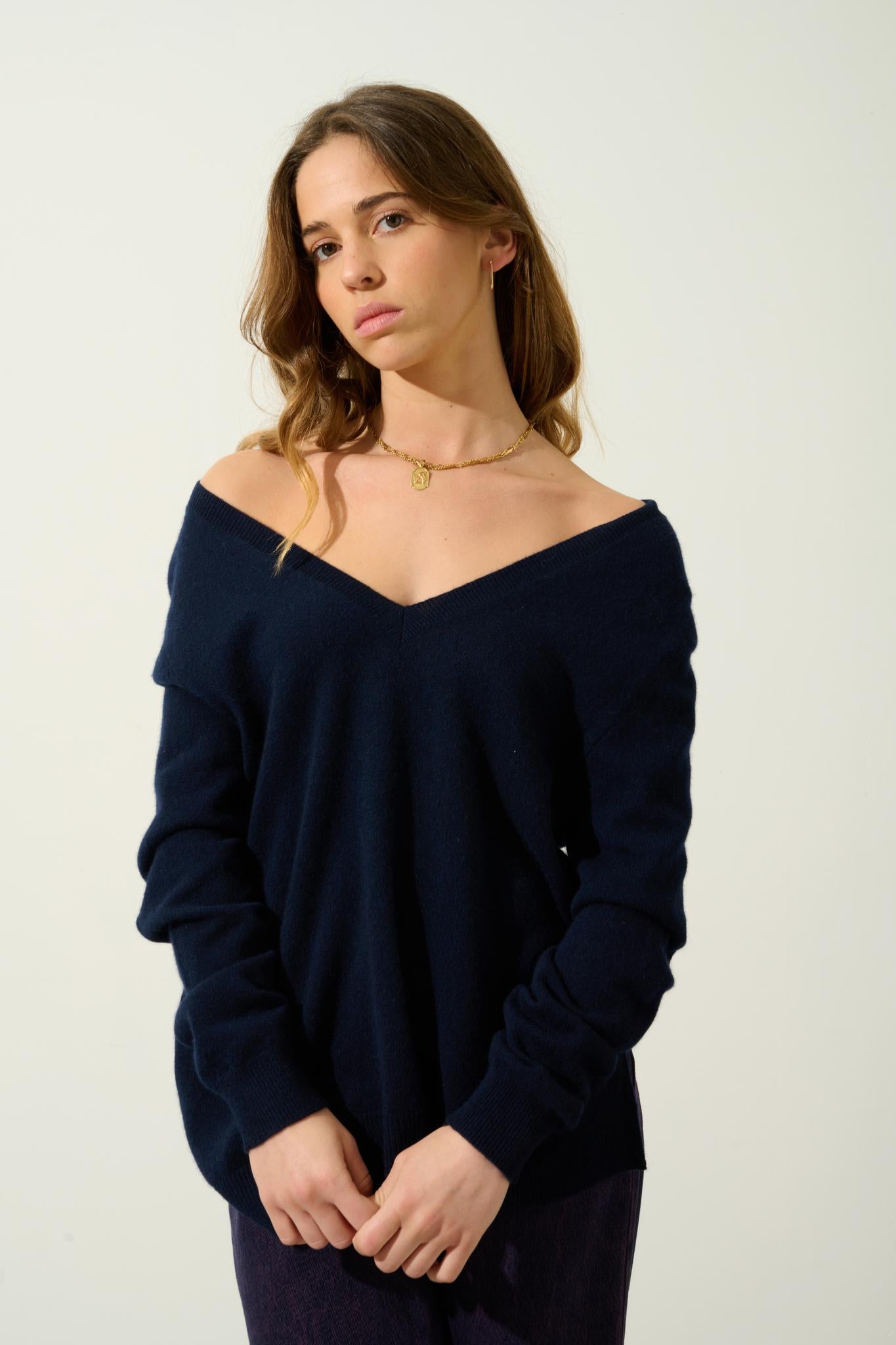GIEGN pull col V devant et dos navy 100% cachemire