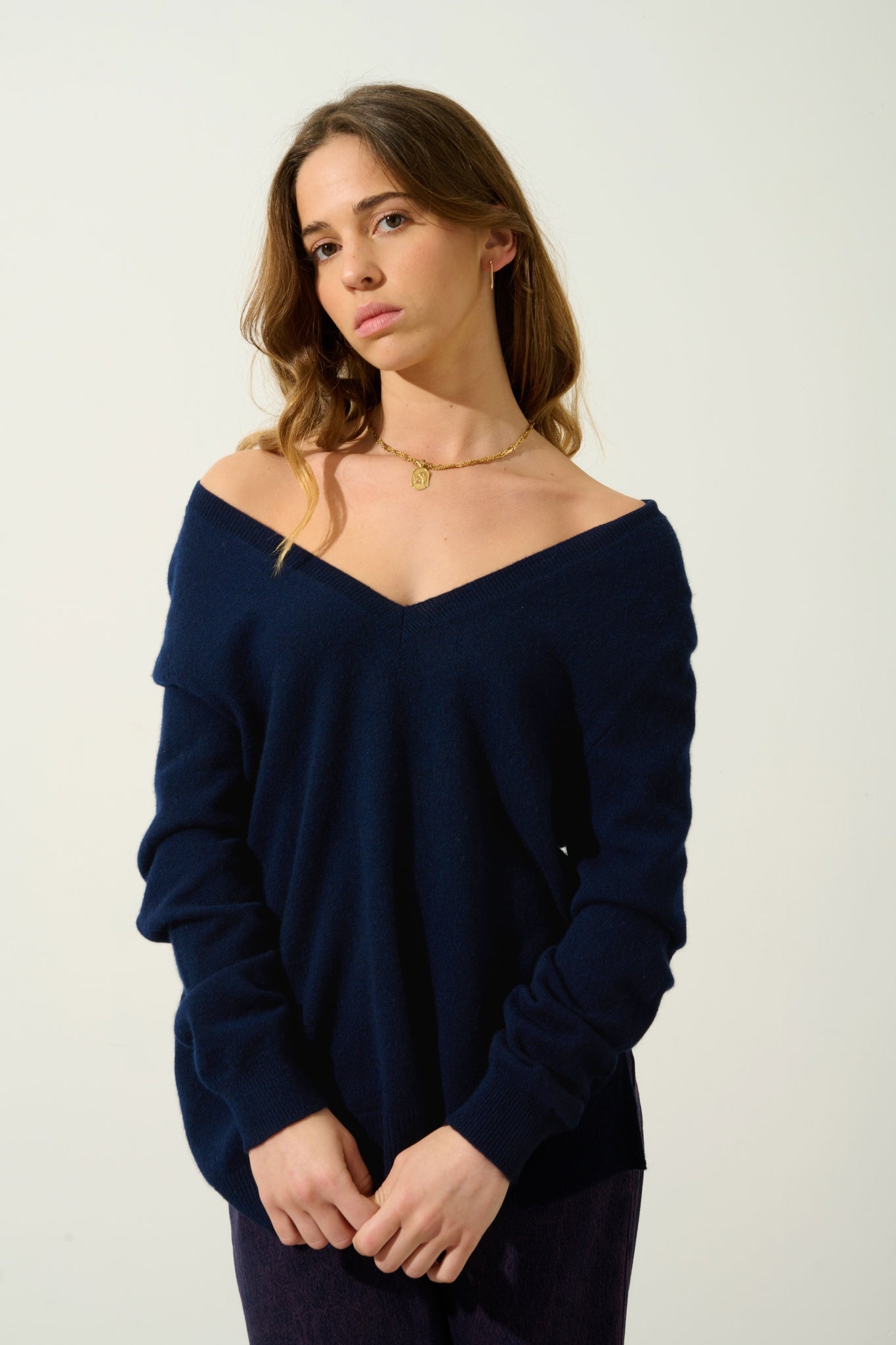 GIEGN pull col V devant et dos navy 100% cachemire