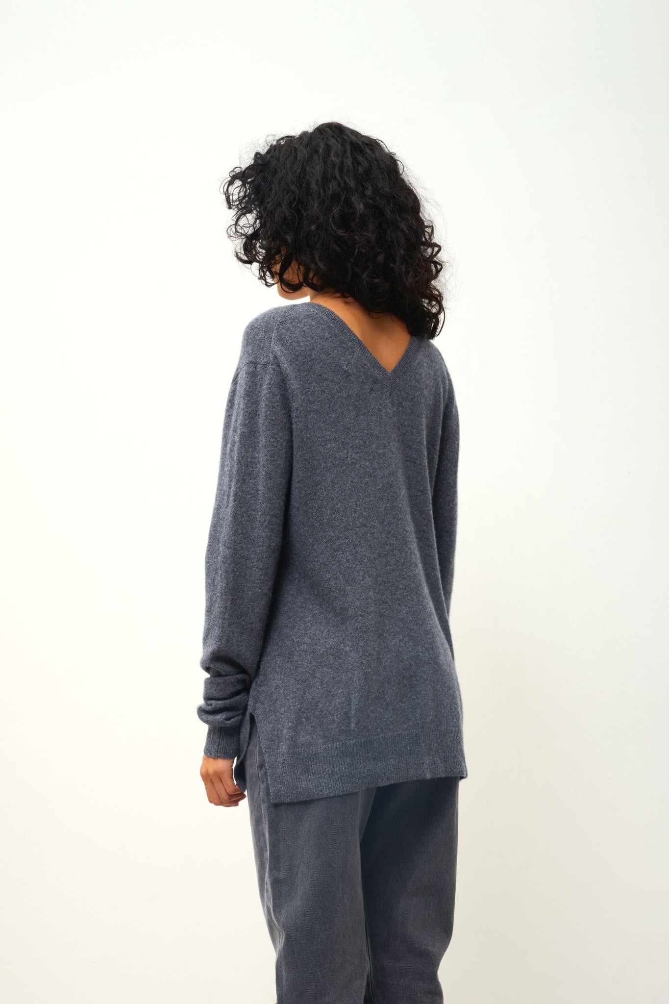 GIEGN V-Ausschnitt Pullover vorne und hinten Anthrazit meliert 100% Kaschmir