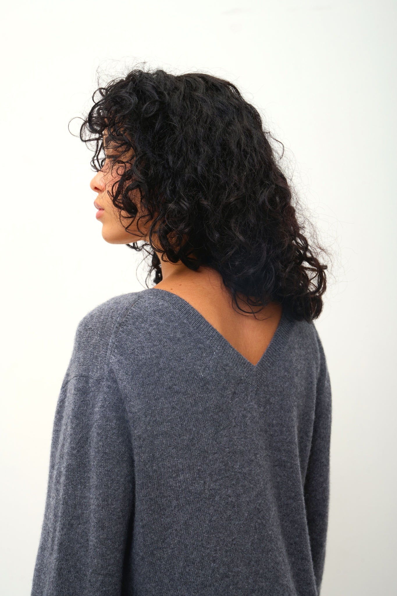 GIEGN V-Ausschnitt Pullover vorne und hinten Anthrazit meliert 100% Kaschmir