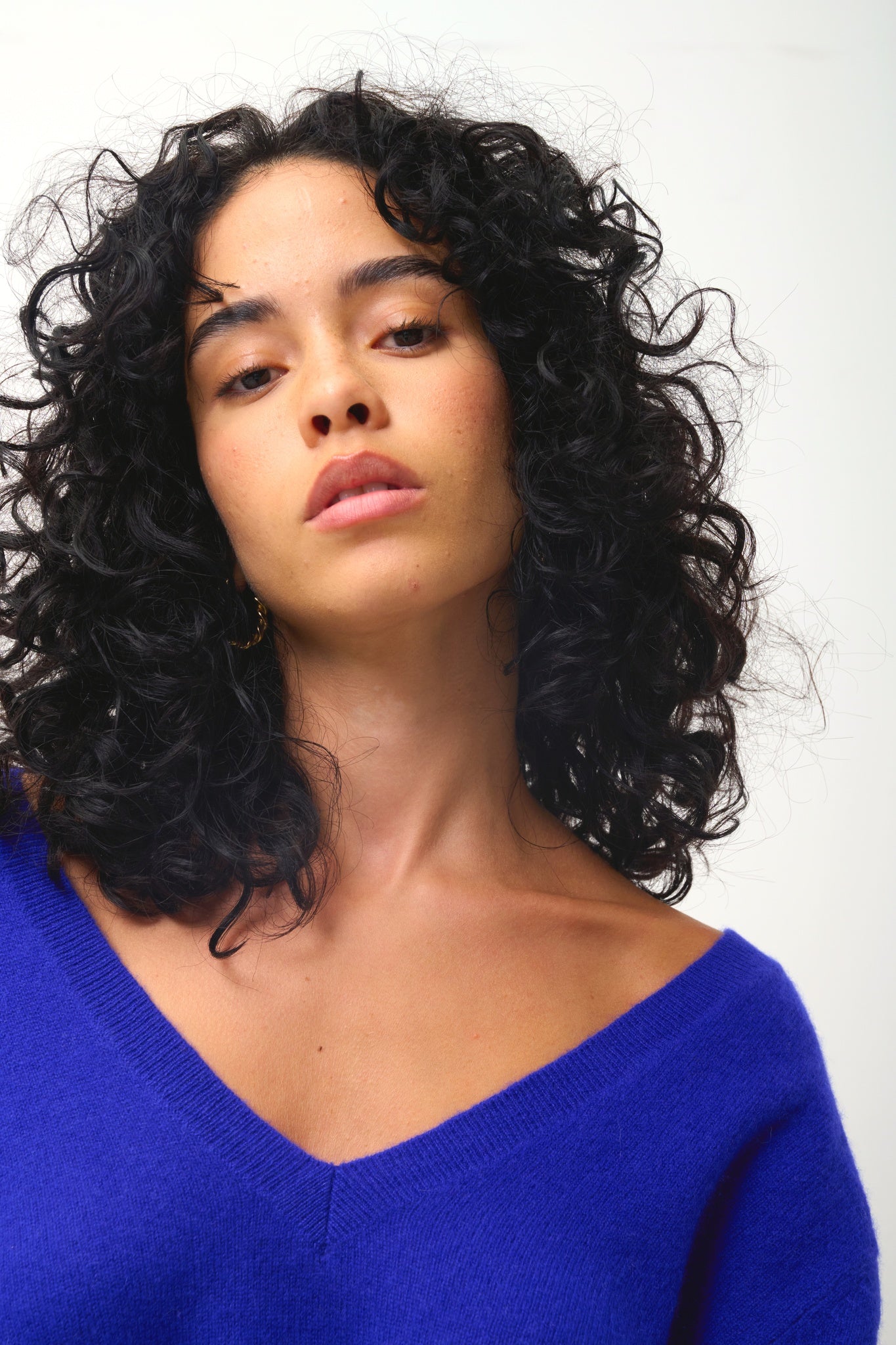 GIEGN Pullover mit V-Ausschnitt vorne und hinten Indigo 100% Kaschmir