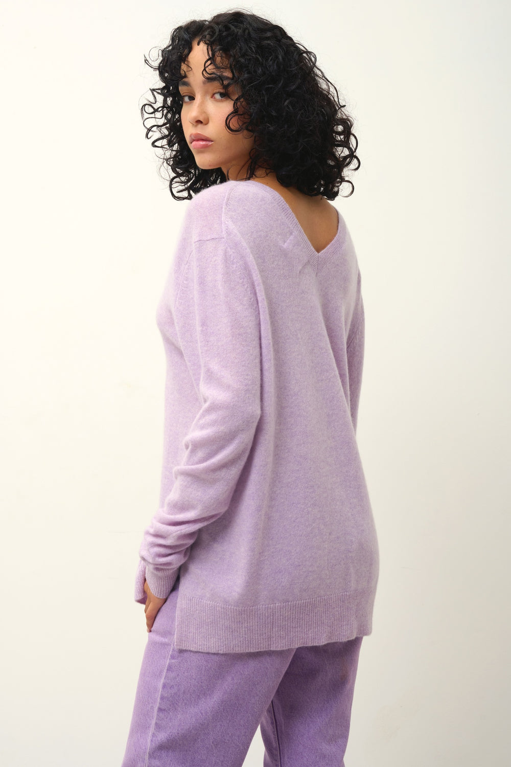 GIEGN Pullover mit V-Ausschnitt vorne und hinten mauve meliert 100% Kaschmir