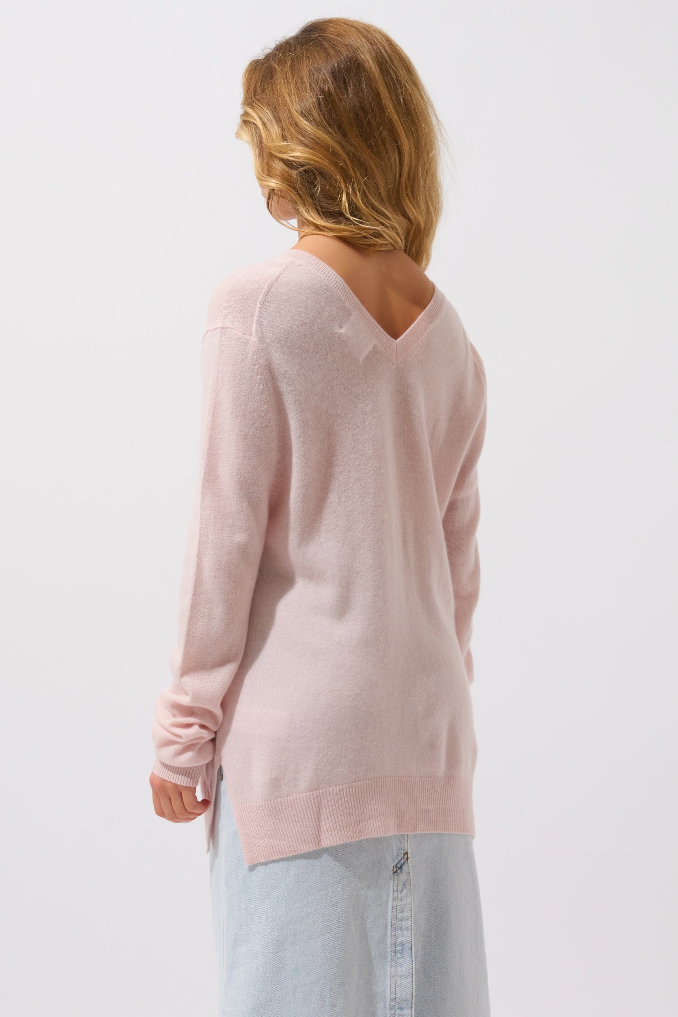 GIEGN pull col v devant et dos poudre 100% cachemire