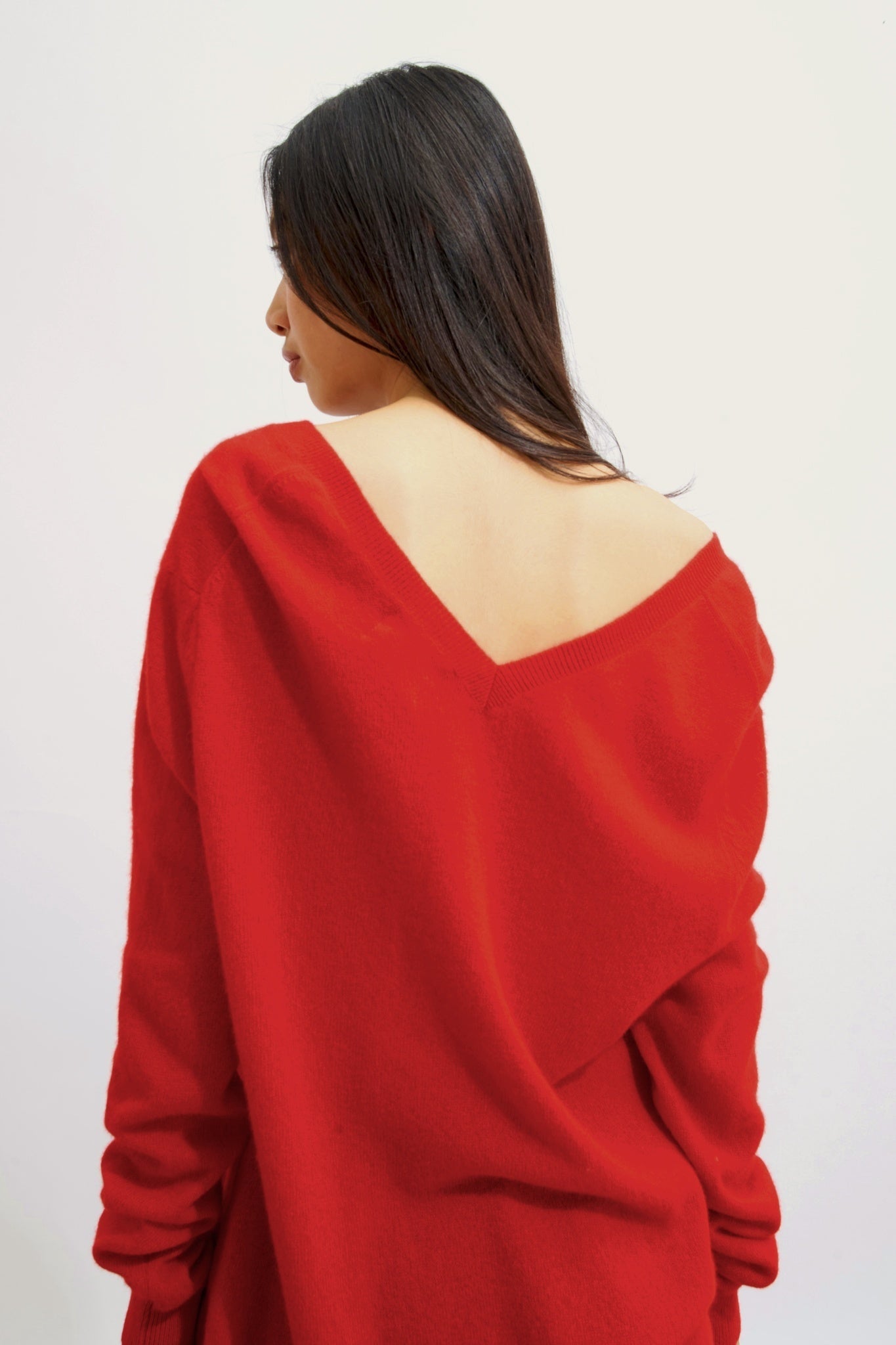 GIEGN roter Pullover mit V-Ausschnitt vorne und hinten 100 % Kaschmir