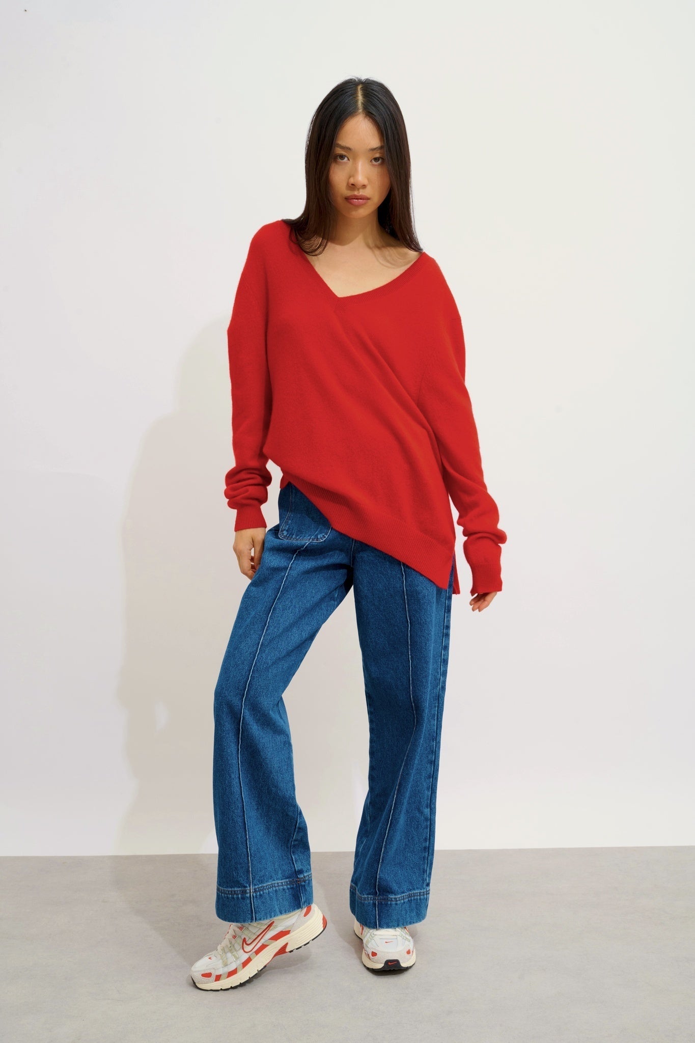 GIEGN roter Pullover mit V-Ausschnitt vorne und hinten 100 % Kaschmir