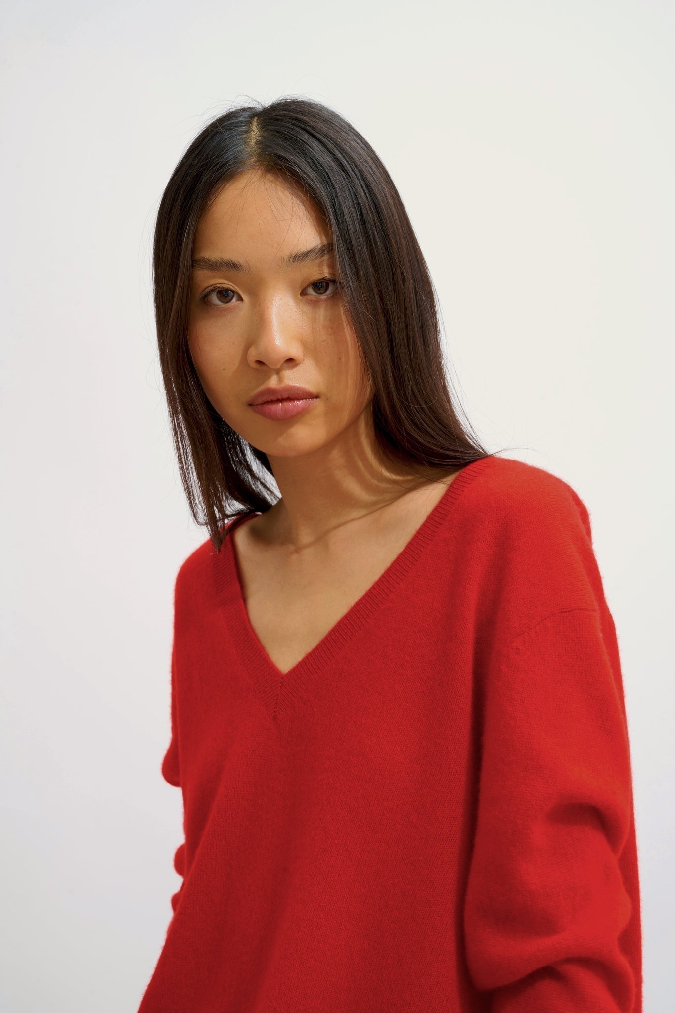 GIEGN roter Pullover mit V-Ausschnitt vorne und hinten 100 % Kaschmir