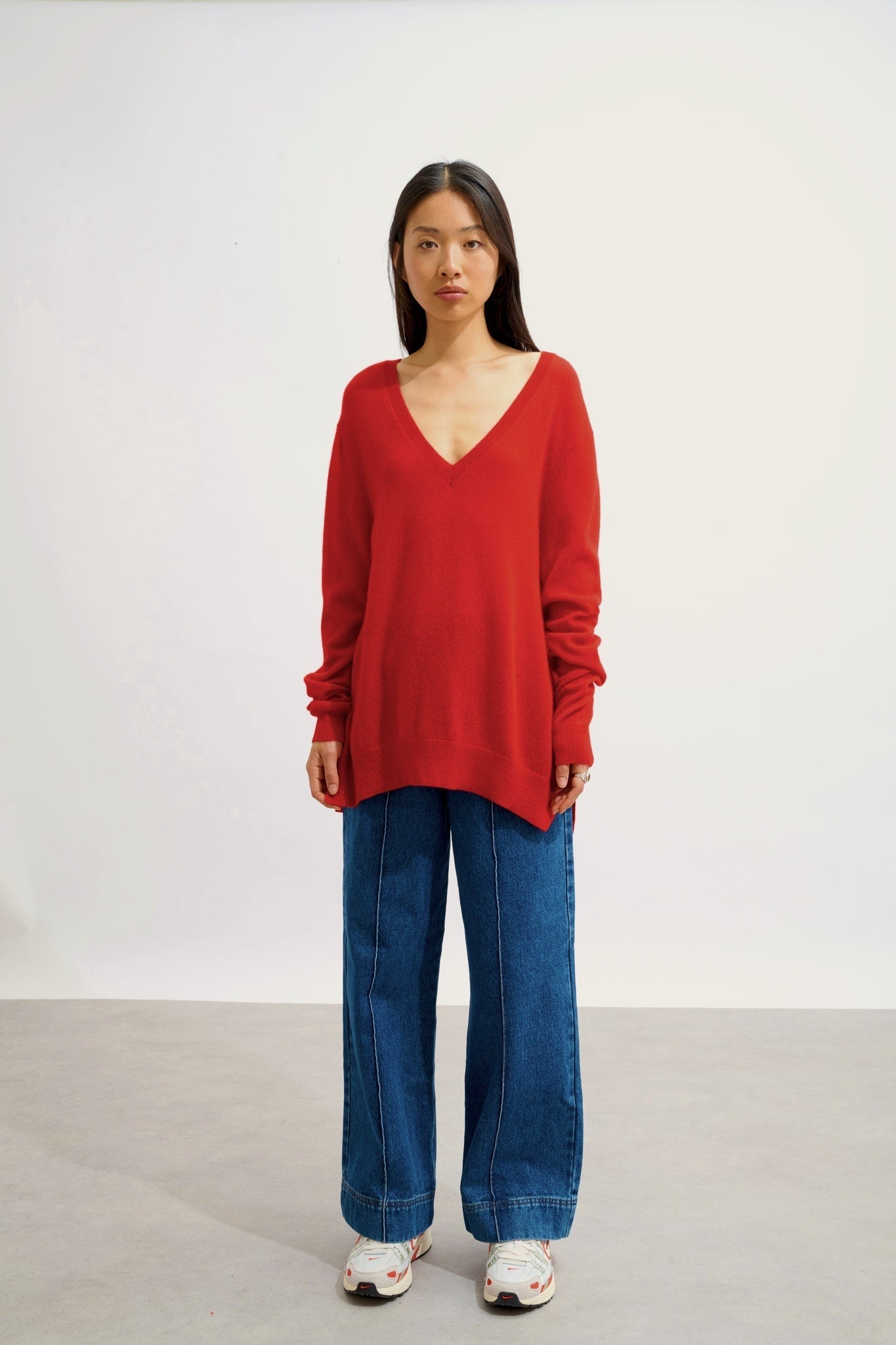 GIEGN roter Pullover mit V-Ausschnitt vorne und hinten 100 % Kaschmir