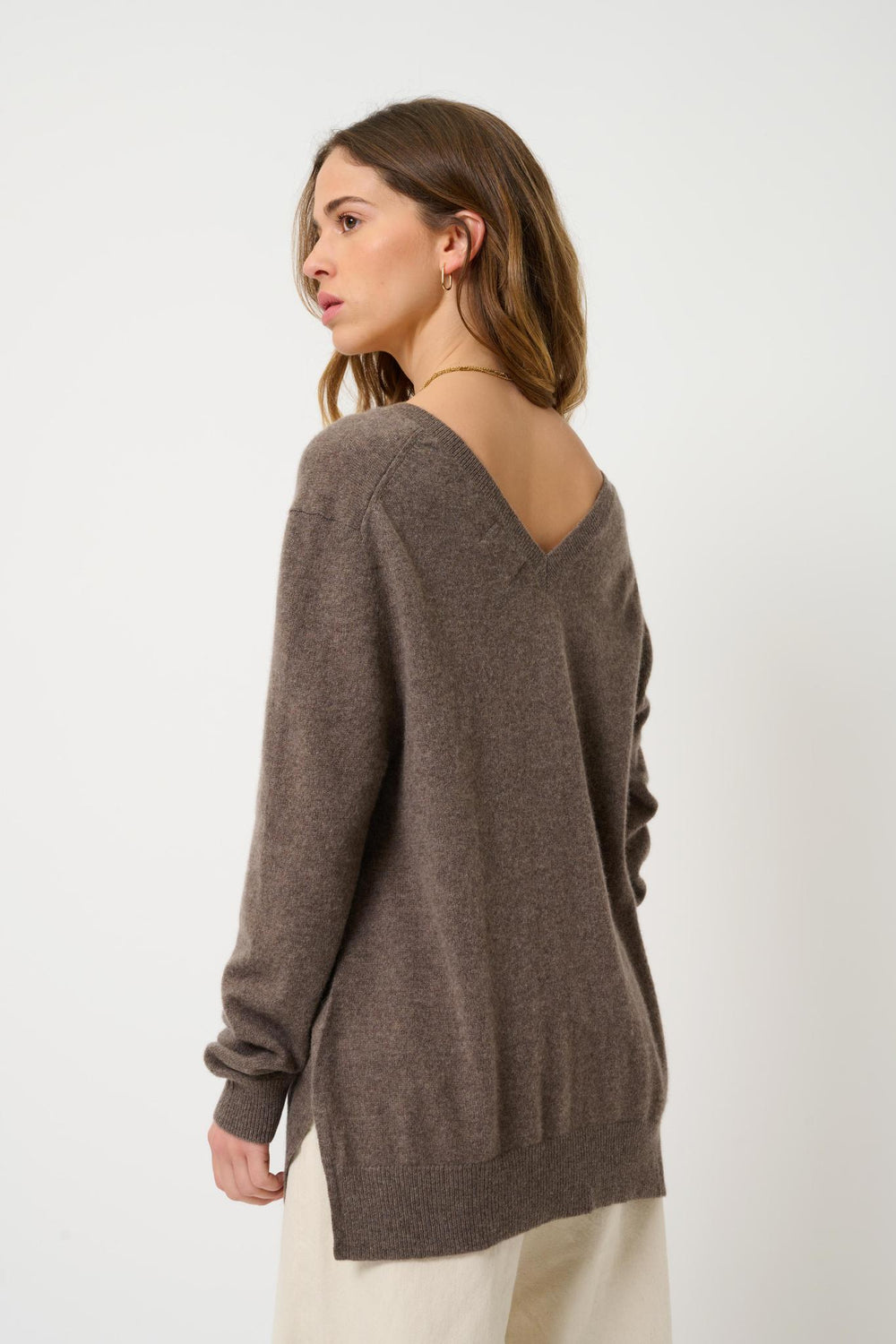 GIEGN V-Ausschnitt Pullover vorne und hinten Taupe Heather 100% Kaschmir