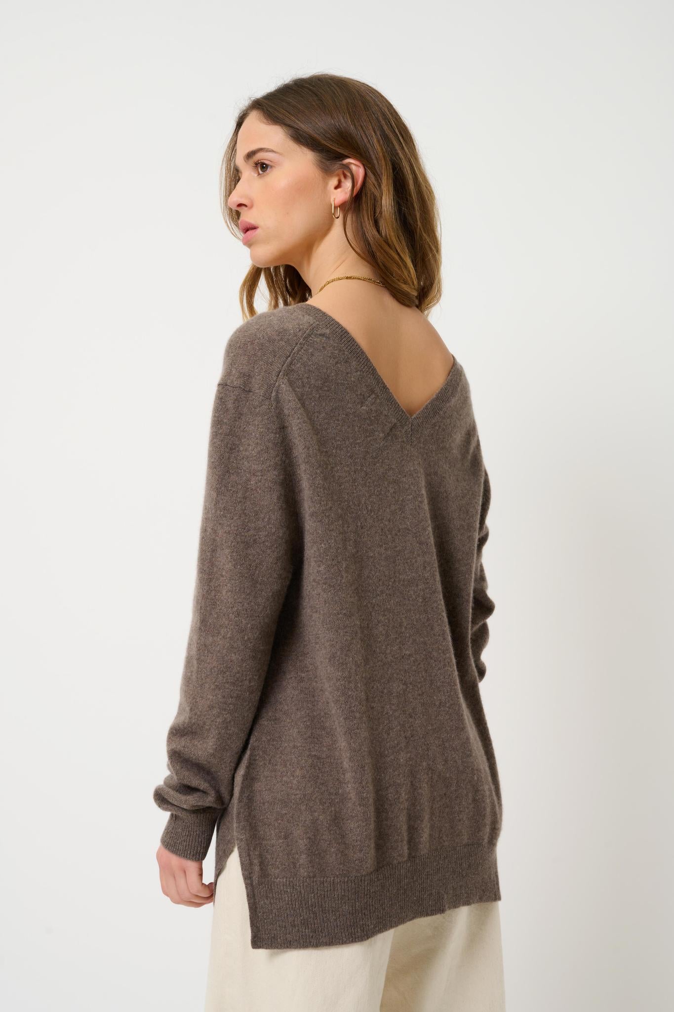 GIEGN V-Ausschnitt Pullover vorne und hinten Taupe Heather 100% Kaschmir