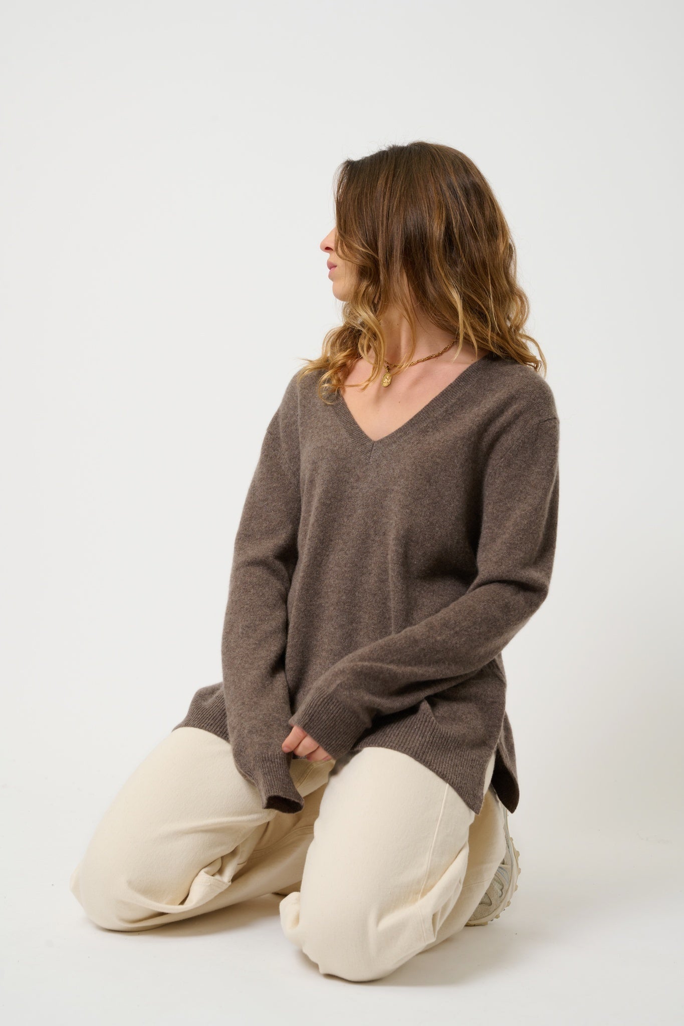 GIEGN pull col v devant et dos taupe chiné 100% cachemire