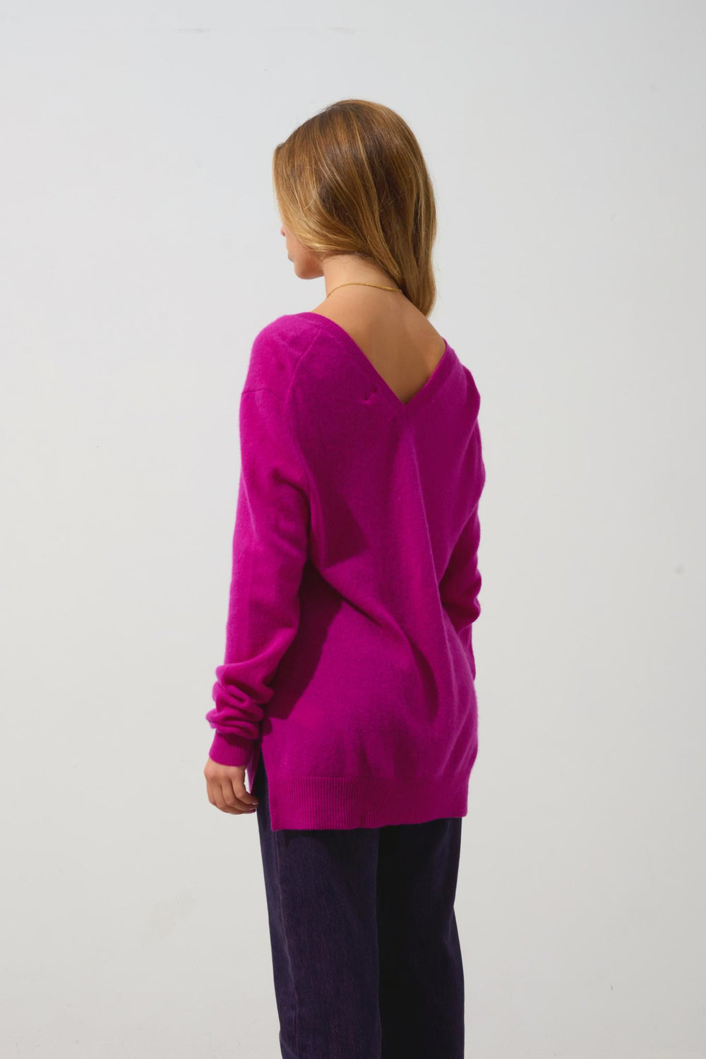 GIEGN v-neck sweater, front and back, purplish 100% cashmere