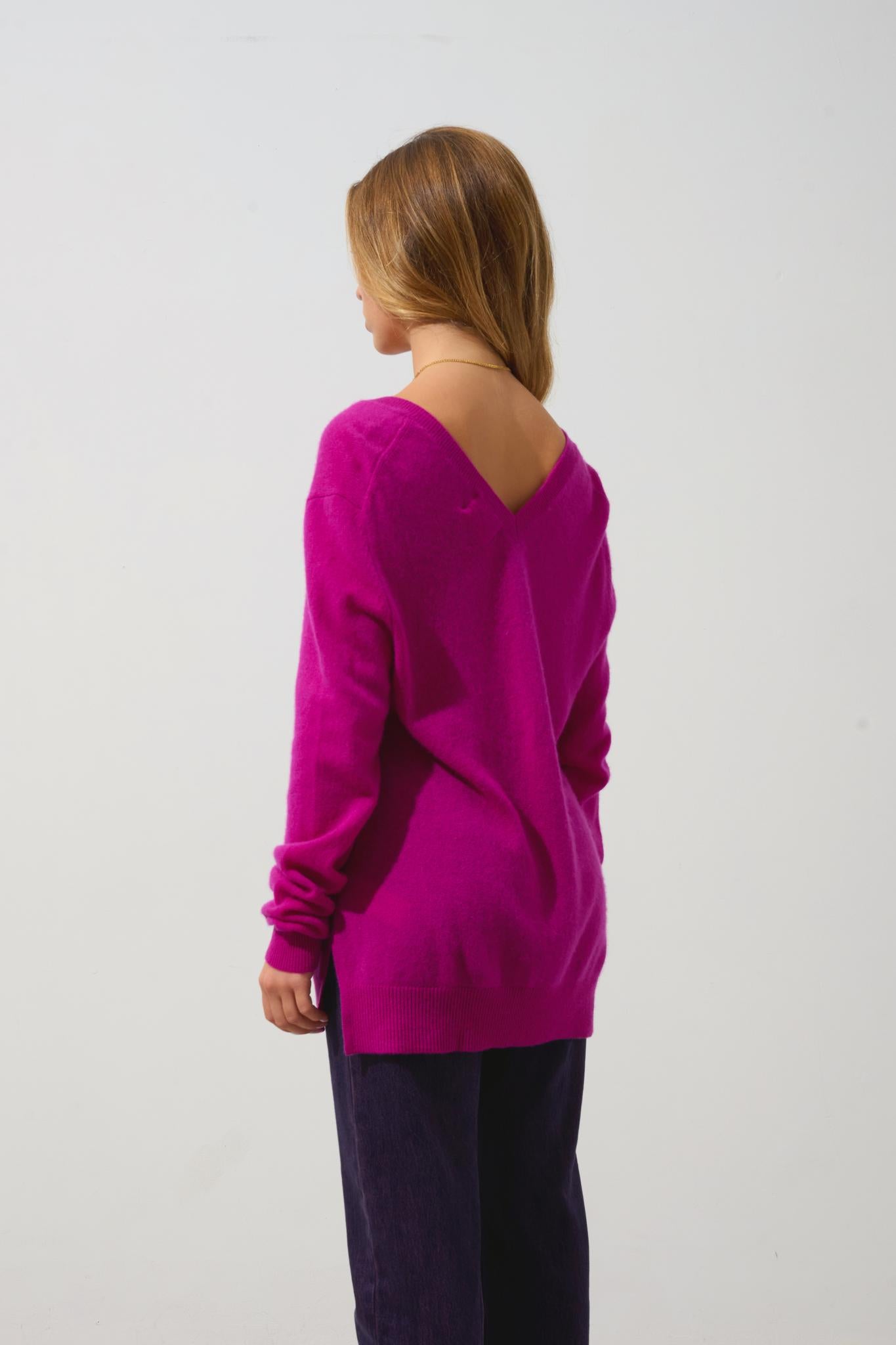 GIEGN v-neck sweater, front and back, purplish 100% cashmere