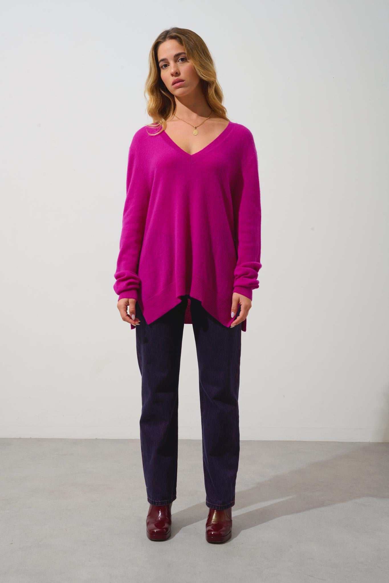 GIEGN v-neck sweater, front and back, purplish 100% cashmere
