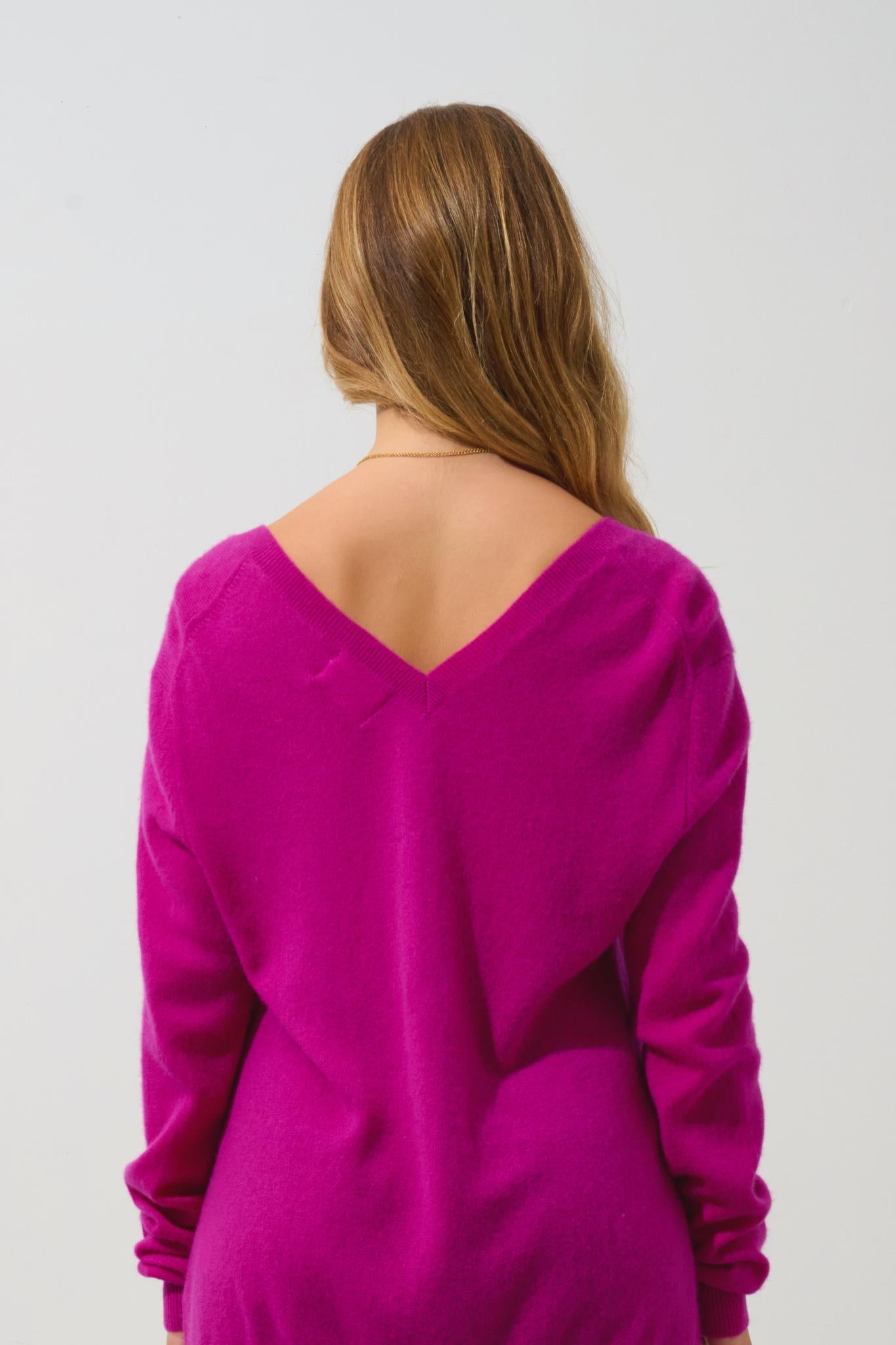 GIEGN v-neck sweater, front and back, purplish 100% cashmere
