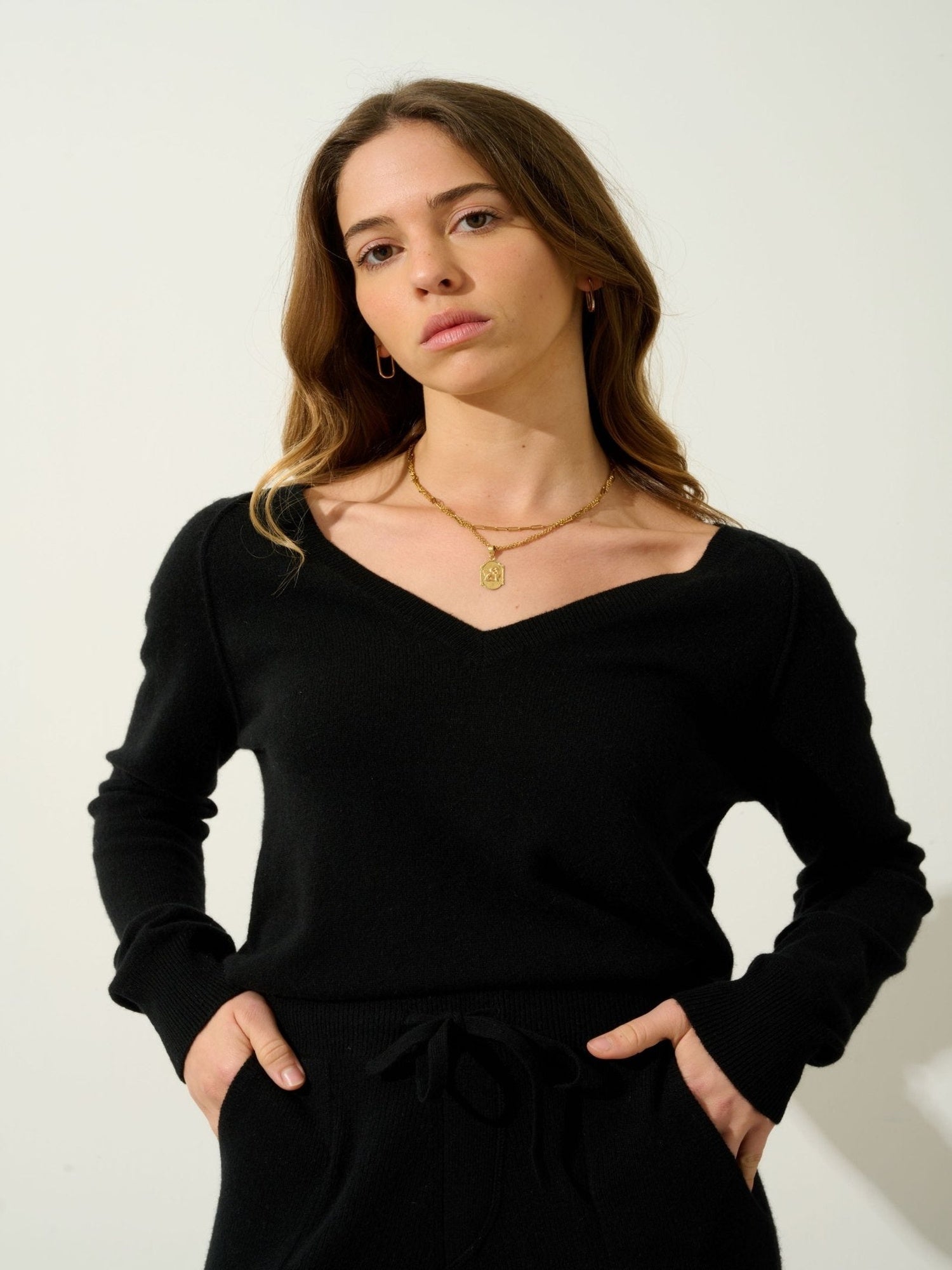 GIUSALET black v-neck sweater 100% cashmere Authentic Cashmere