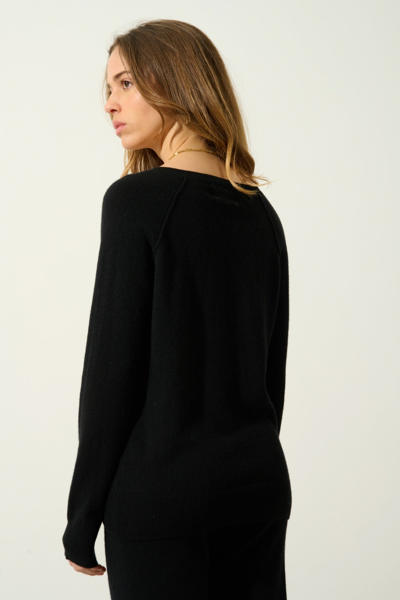 GIUSALET schwarzer Pullover mit V-Ausschnitt, 100 % Kaschmir