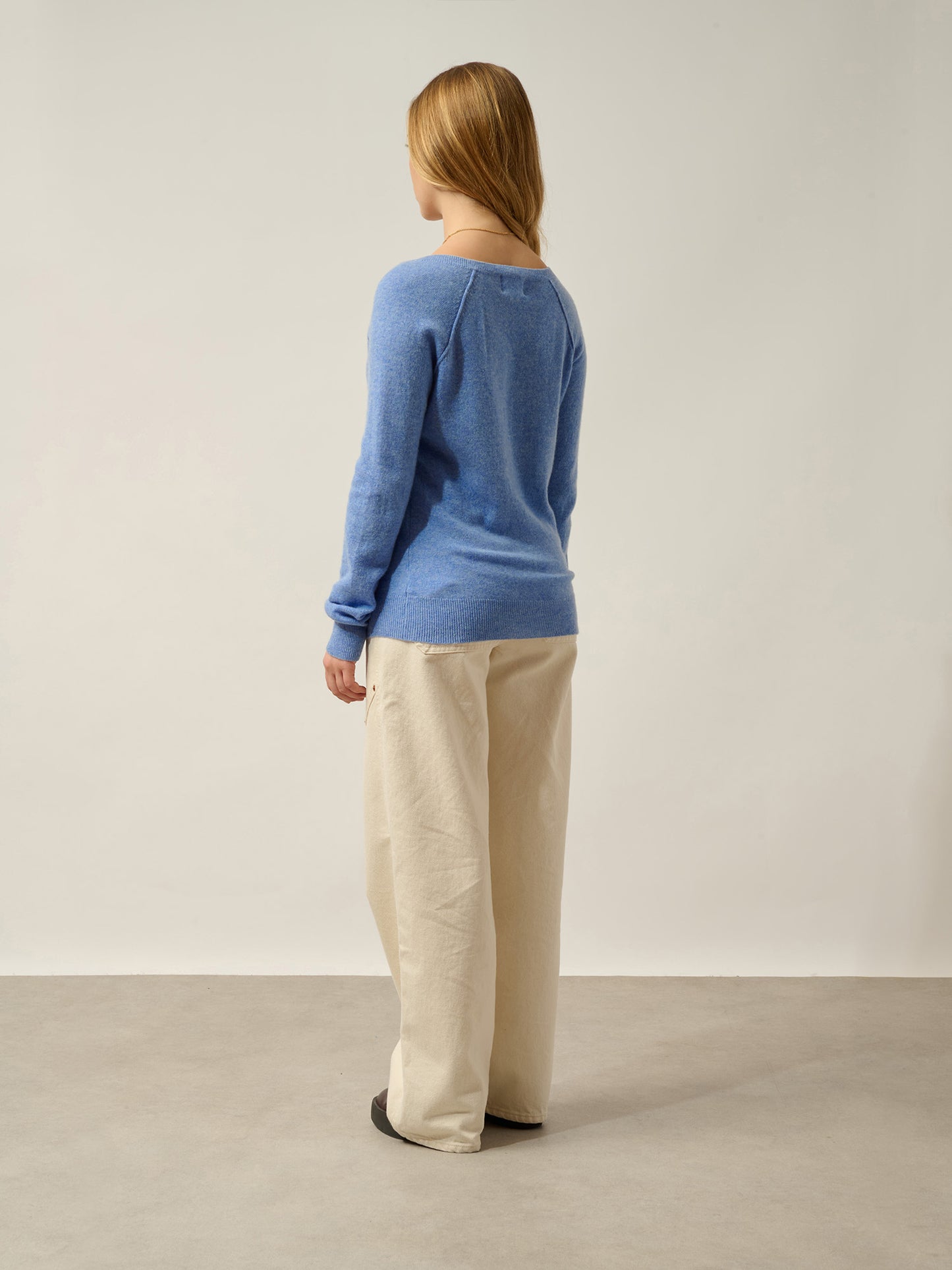 GIUSALET Himmelblauer Pullover mit V-Ausschnitt, 100 % Kaschmir